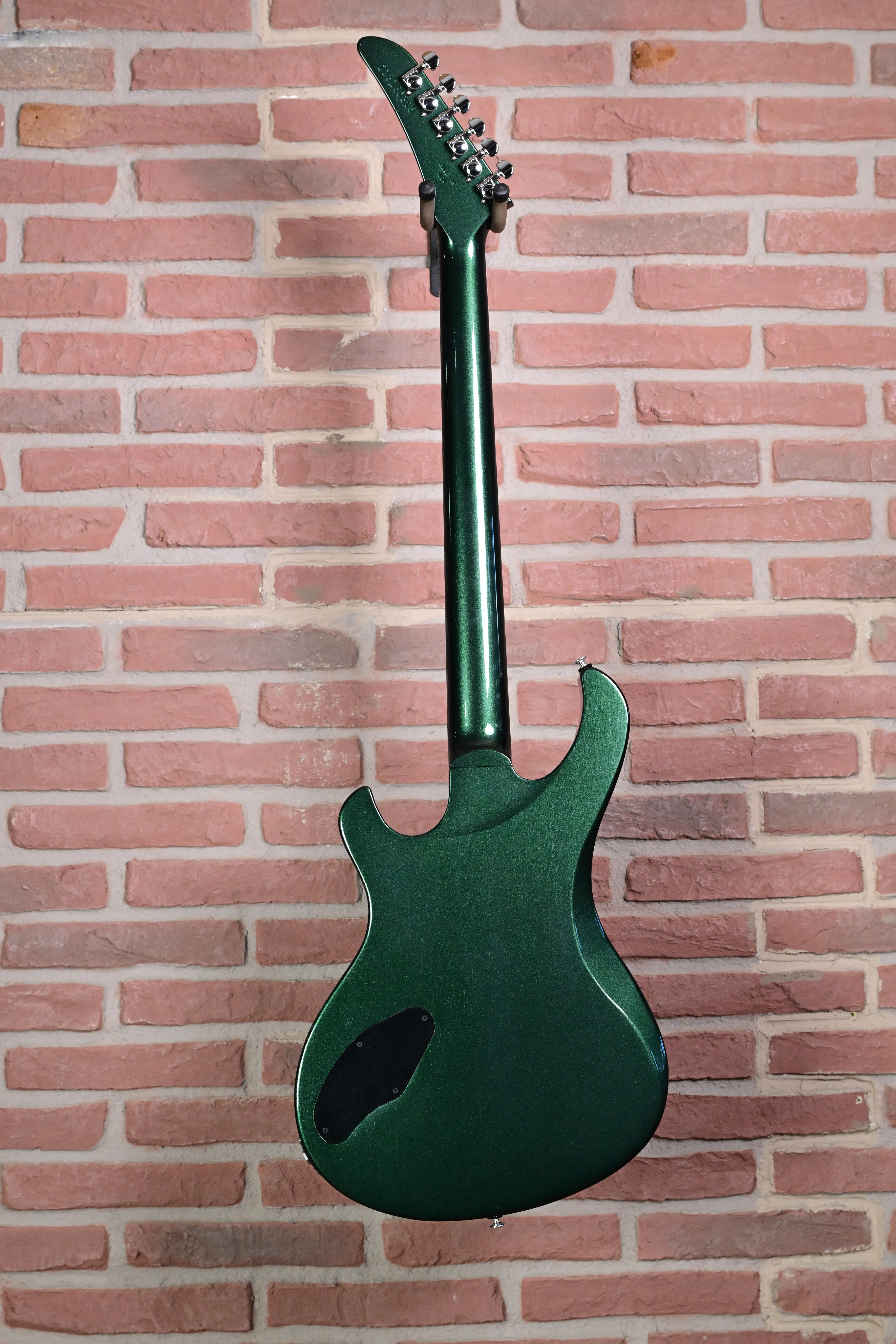 E-Gitarre, Massivkorpus, dunkelgrün, glänzende Lackierung, schwarze Rückplatte