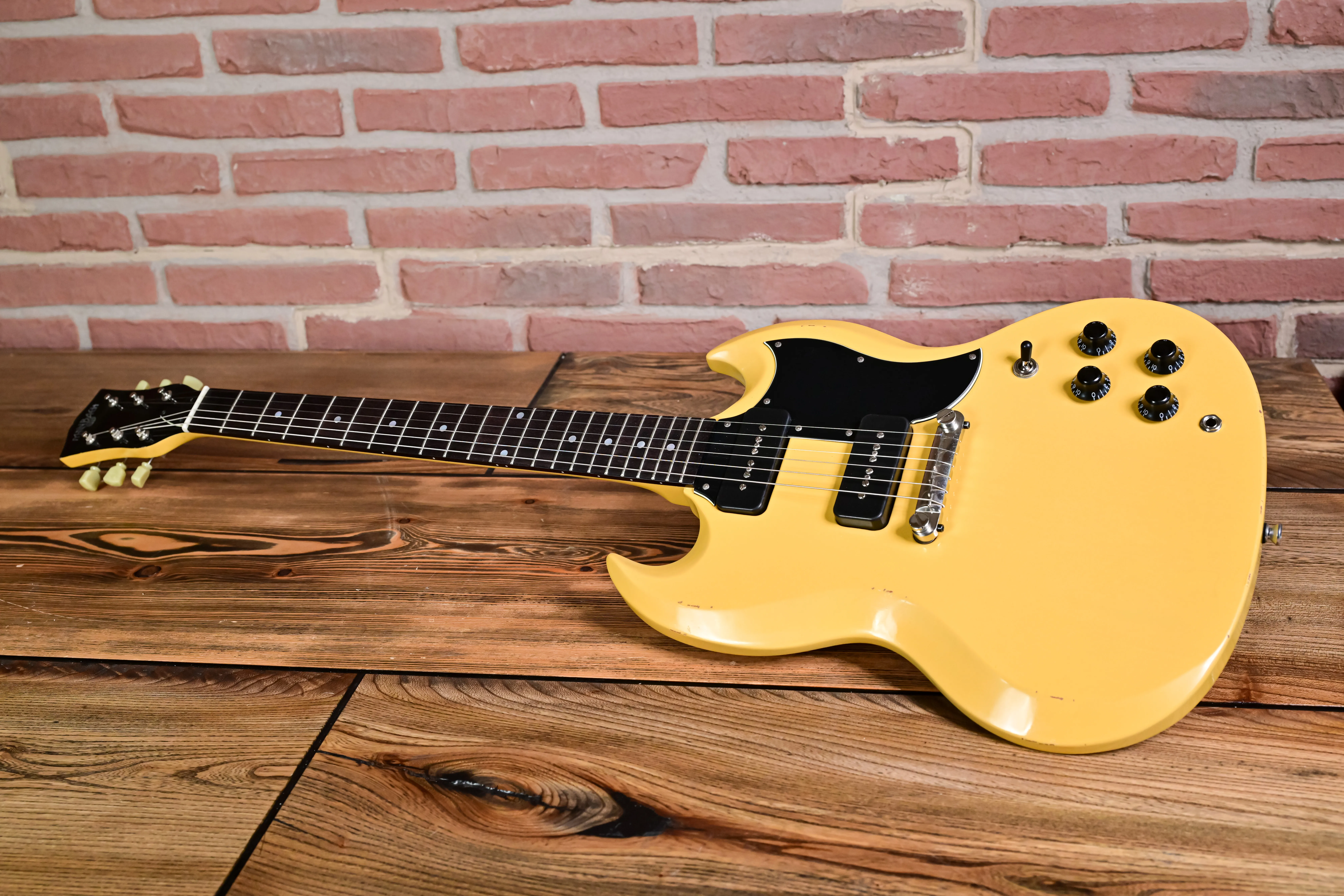 Albatroz 65-2 P90 TV Yellow Aged E-Gitarre