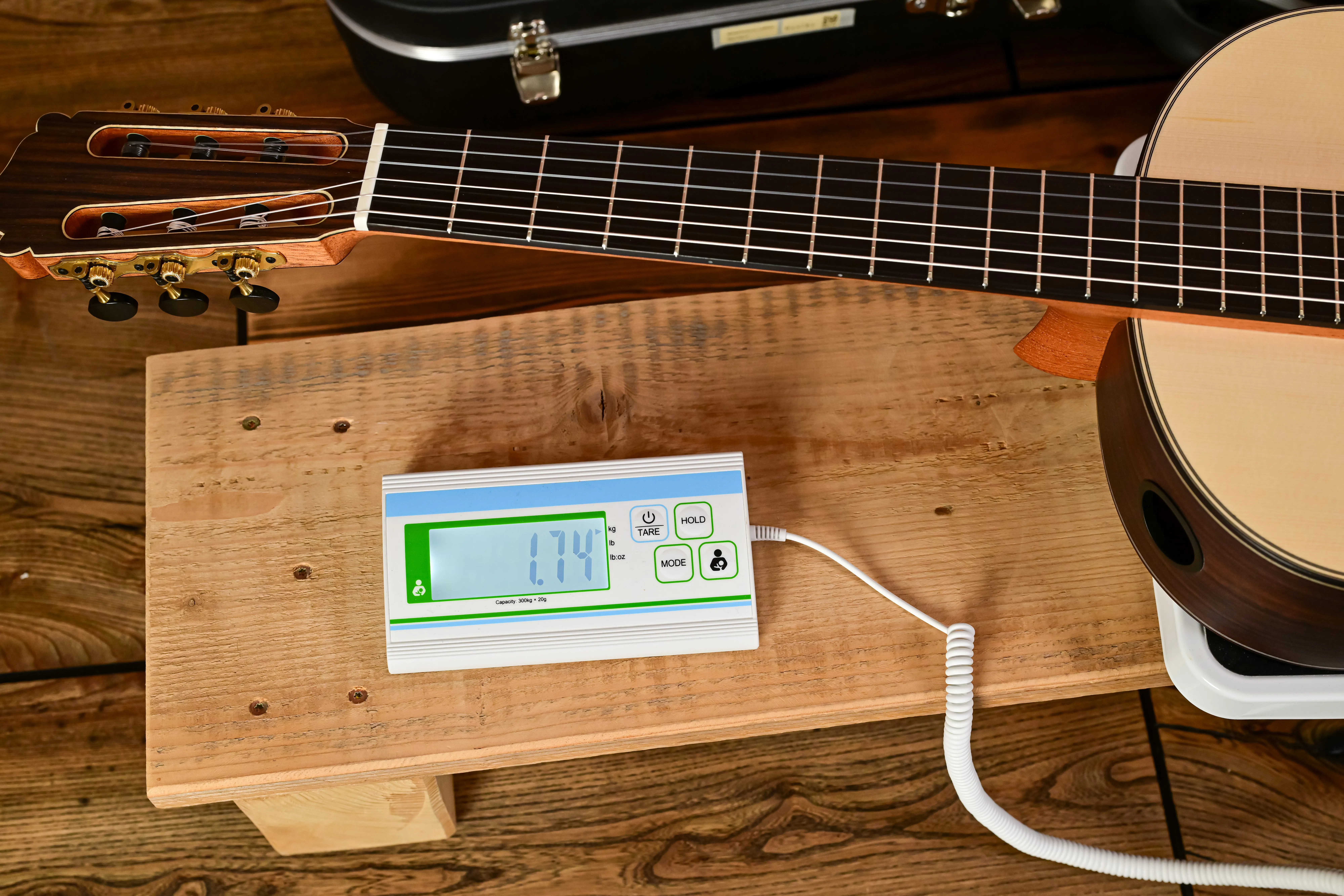 New Century-Lattice Classical Guitar Upper Class