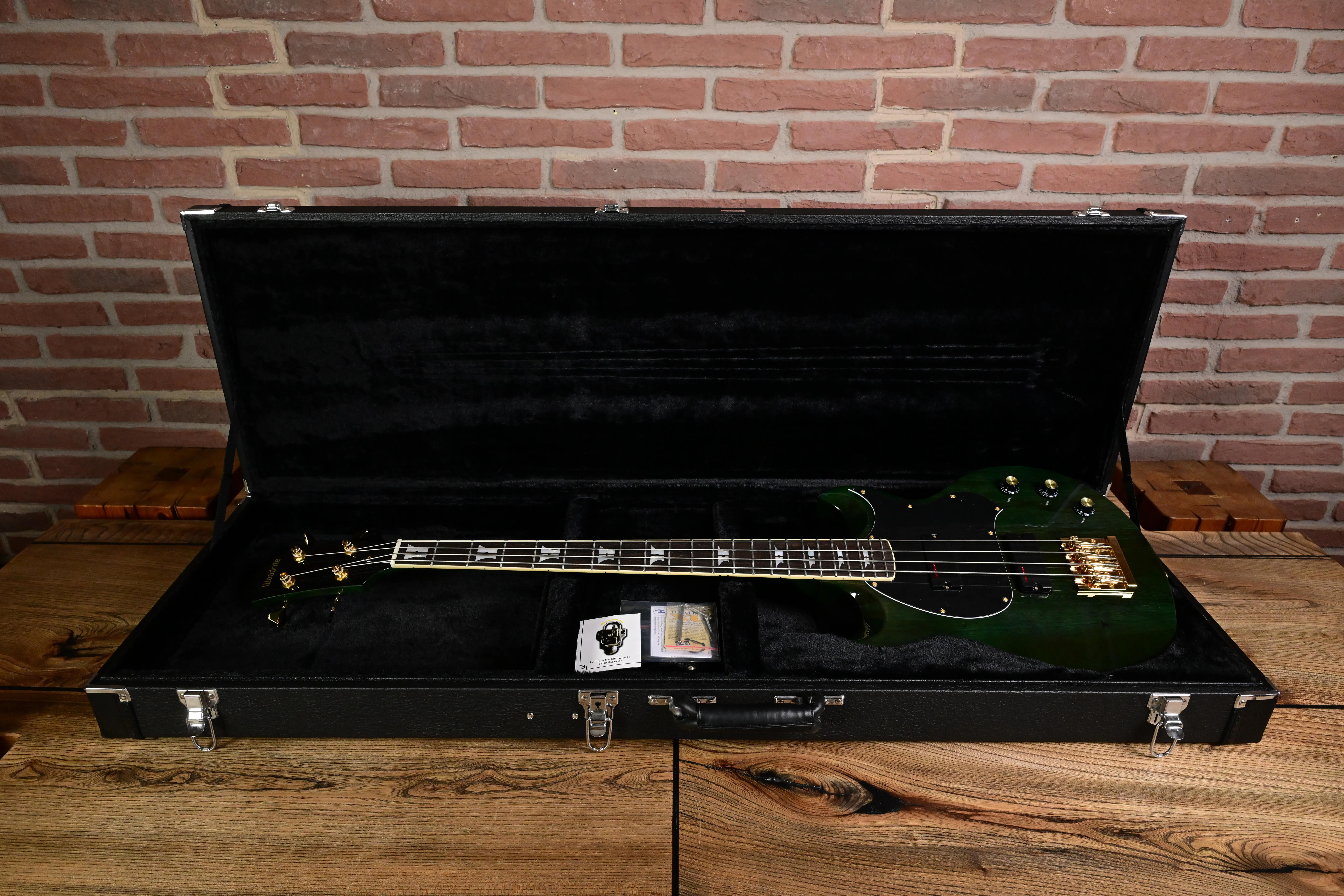 Warlord Bass Transparent Emrald  Green