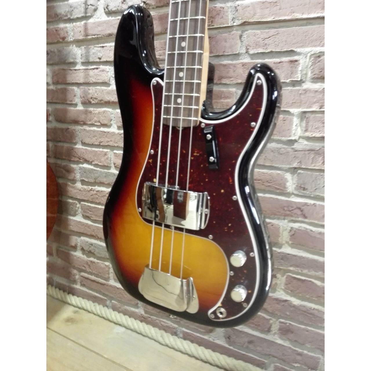 '60 Precision Bass, New Old Stock, Rosewood, 3-Color Sunburst 