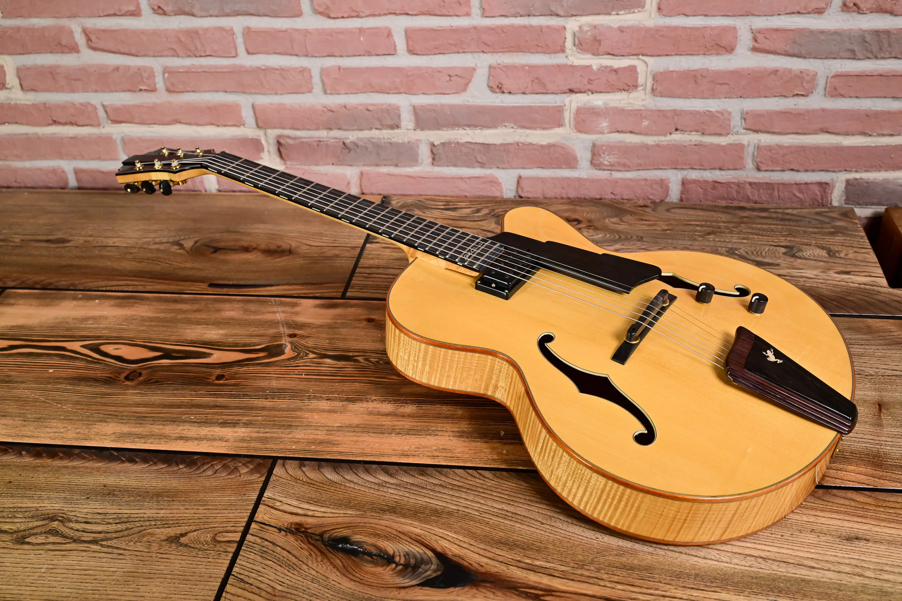 AR880CE-BD Archtop-Gitarre