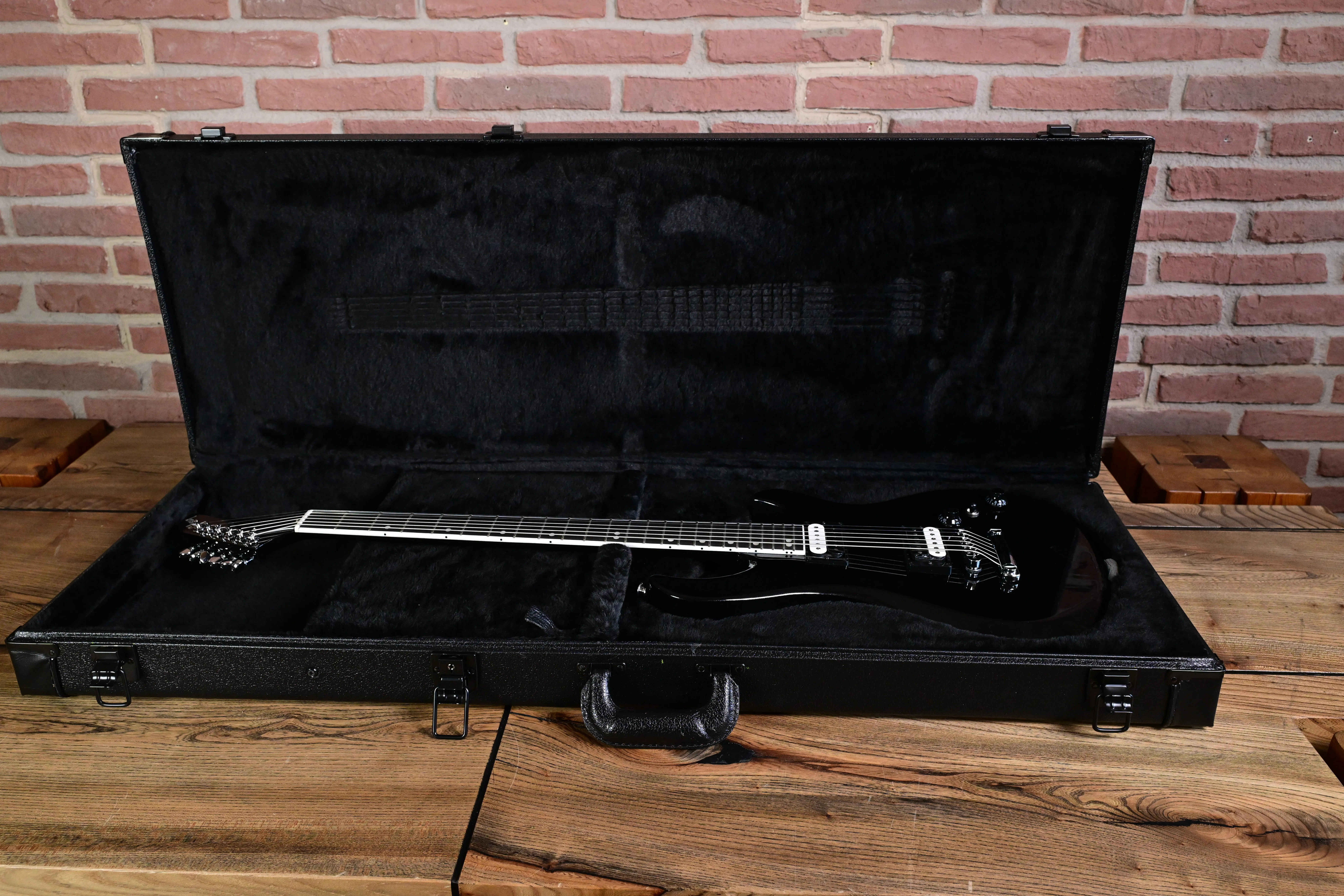 Victory Baritone Graphite Metallic E-Gitarre