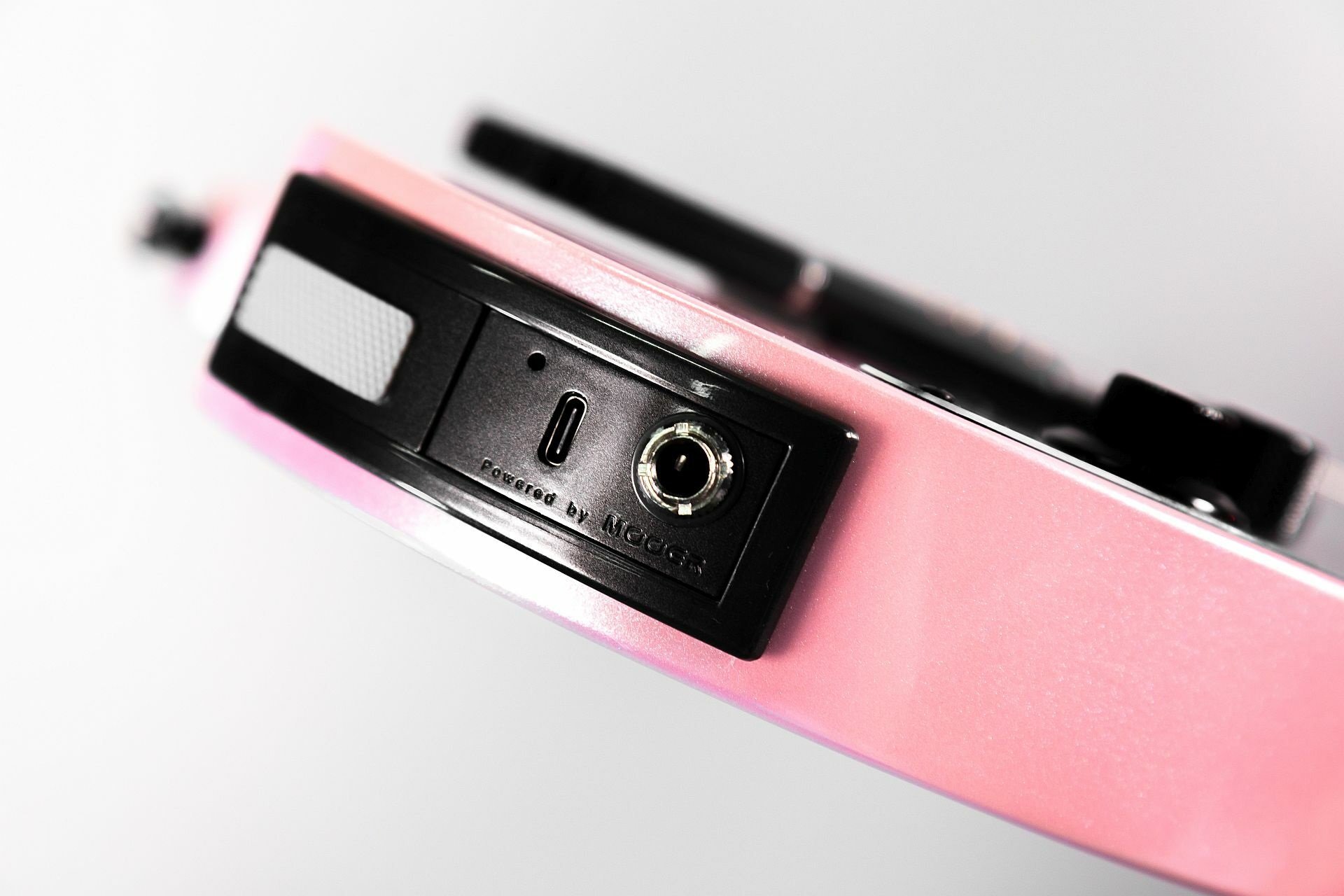 GTRS Guitars Wing 800 Intelligent Guitar (W800) - Pearl Pink