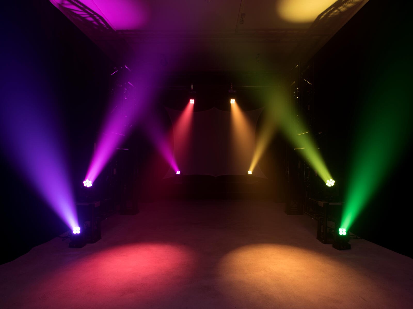LED TMH-W63 Moving-Head Zoom Wash 