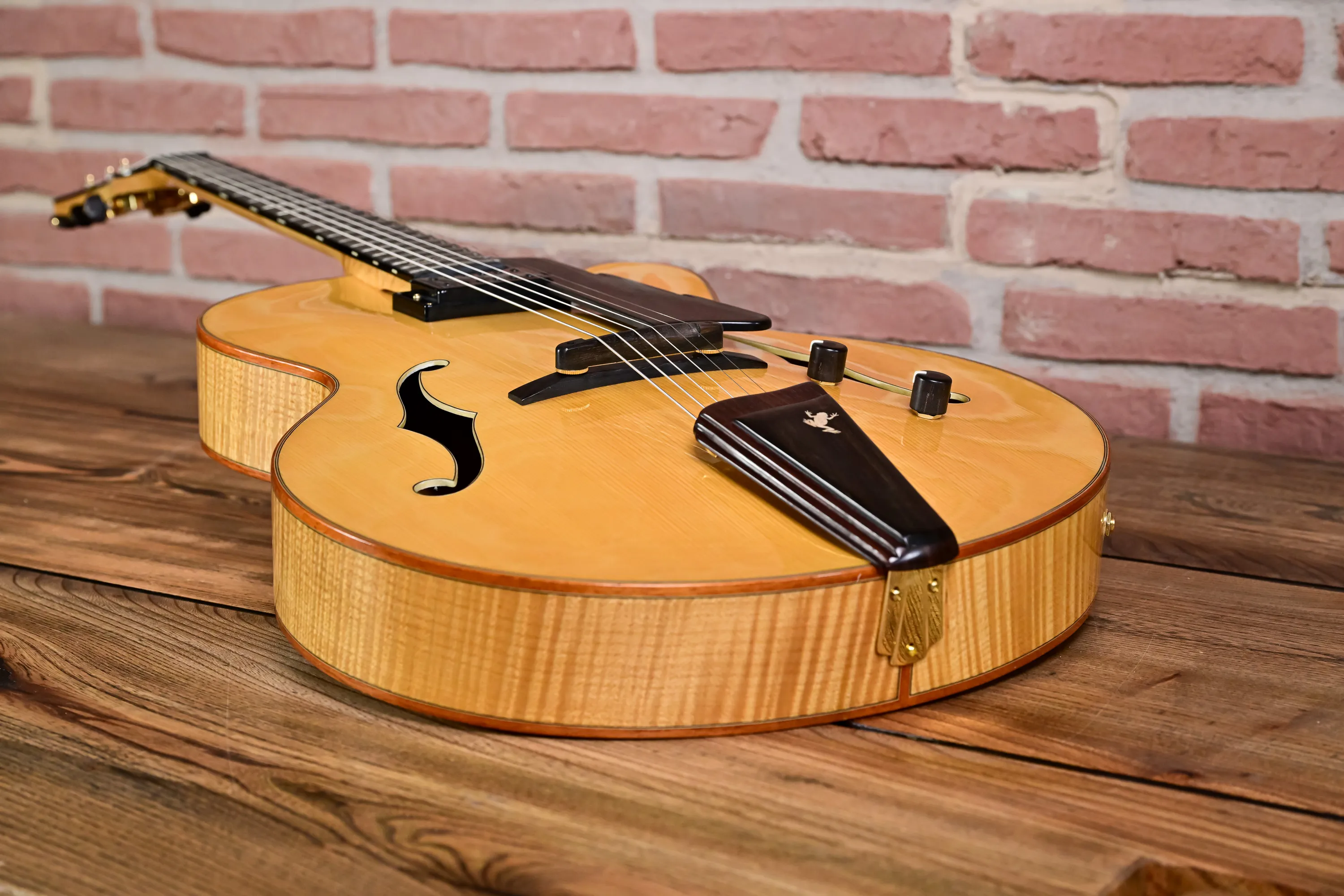 AR880CE-BD Archtop-Gitarre