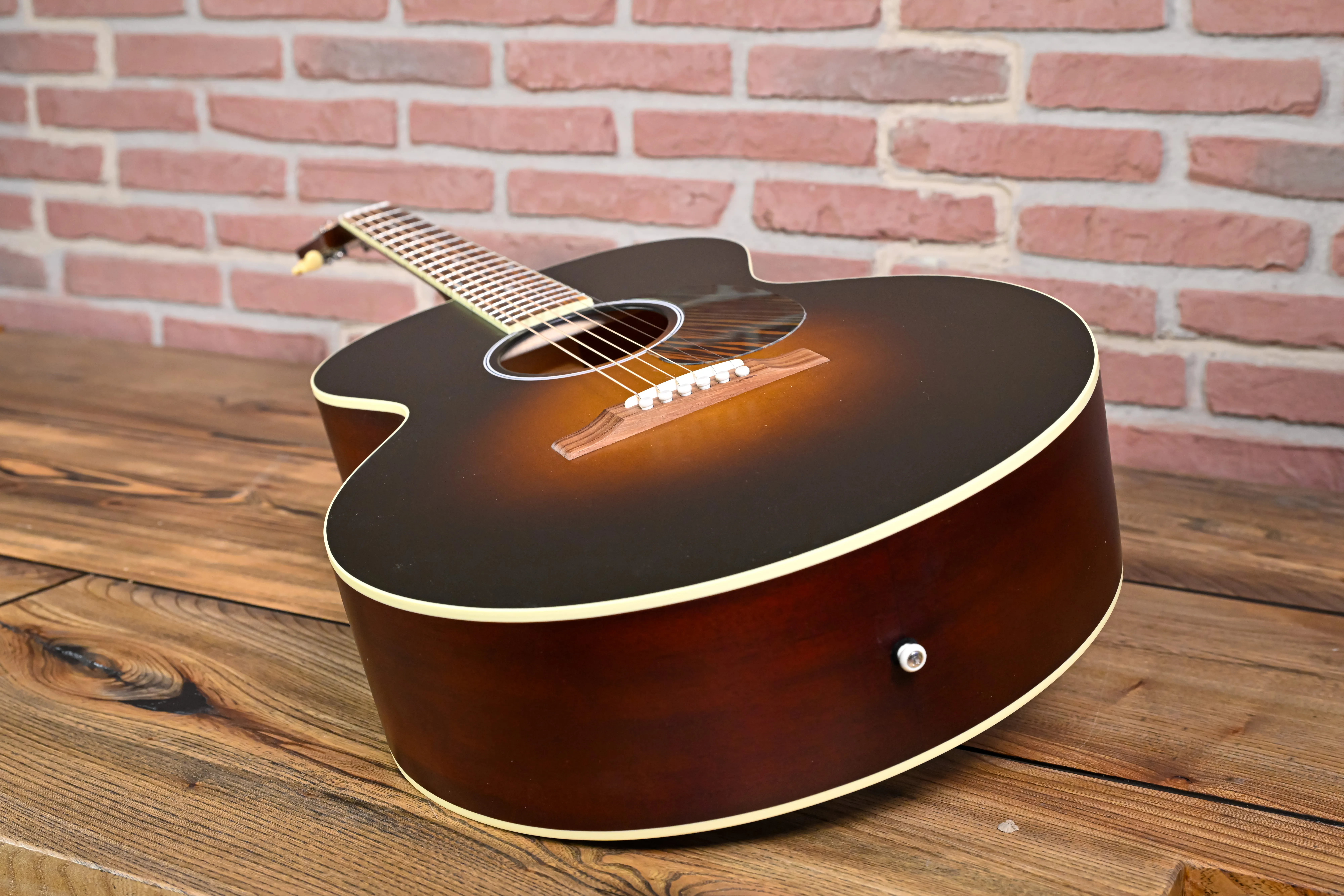 J-185 Century 12-Fret Vintage Sunburst Jumbo Westerngitarre