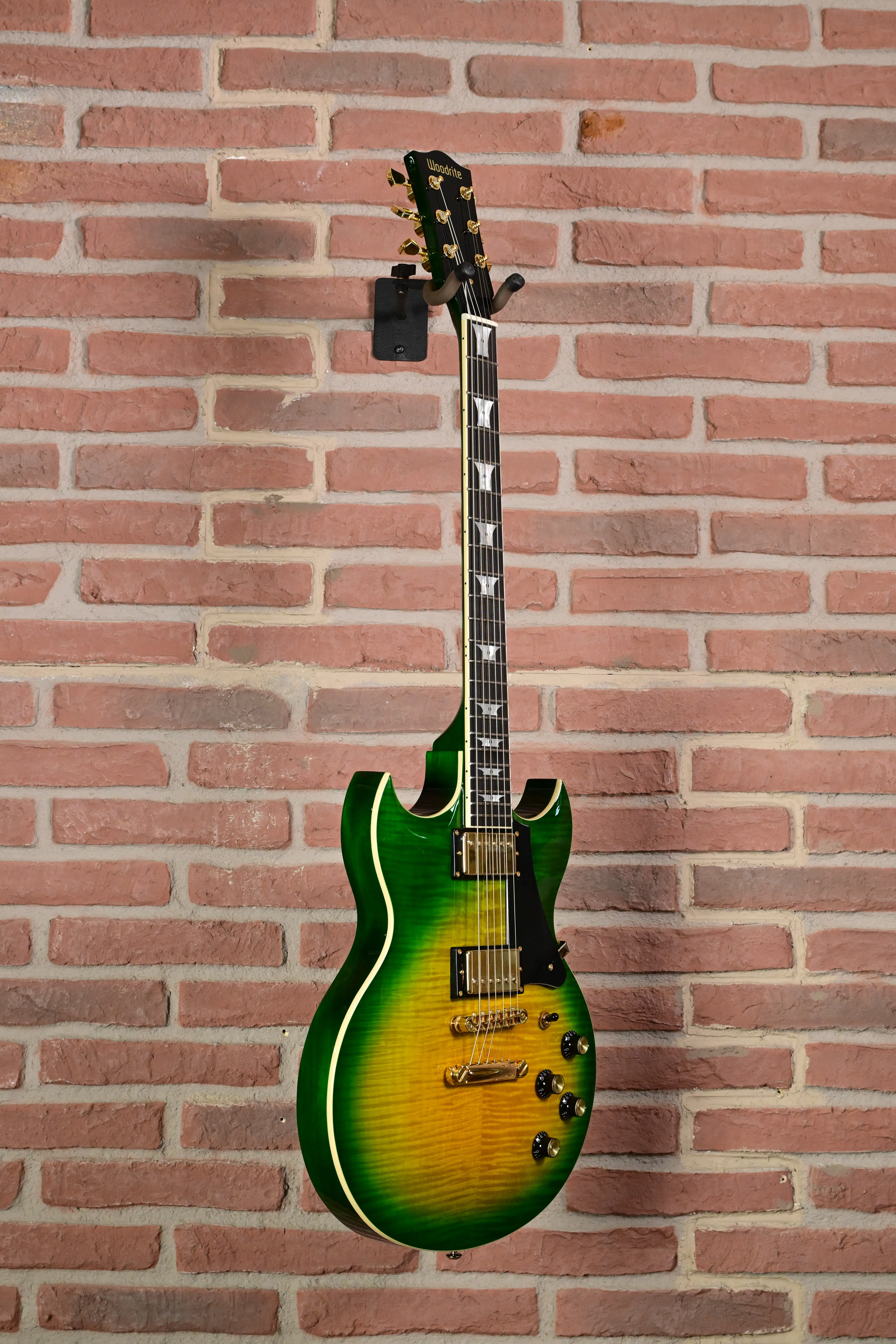 E-Gitarre, Grün-gelber Farbverlauf, Massivholzkorpus, Doppelspul-Tonabnehmer, Doppel-Cutaway