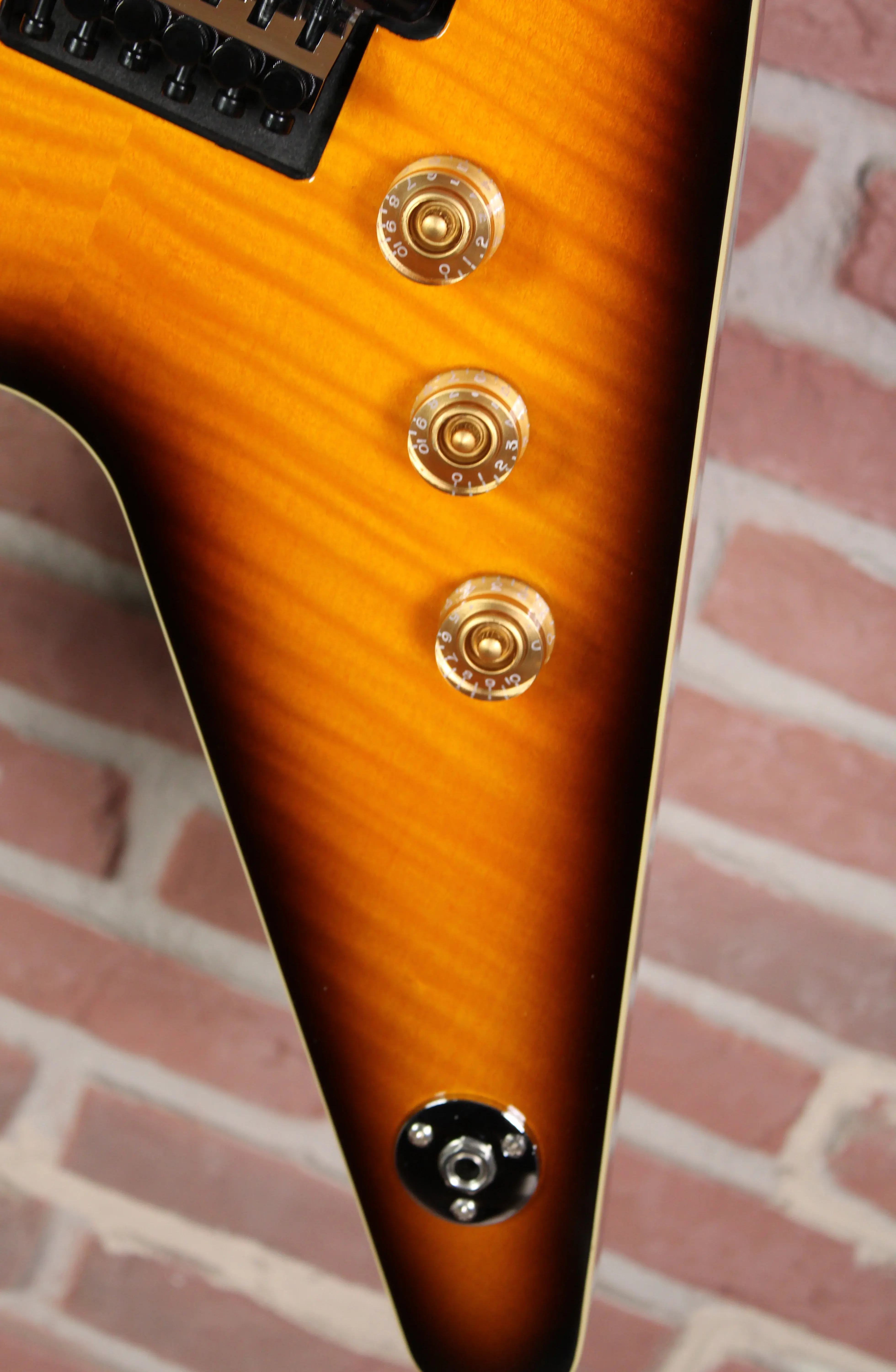 Dean Guitars ML 79 Floyd Flame Top - Reglerbereich auf dem Korpus