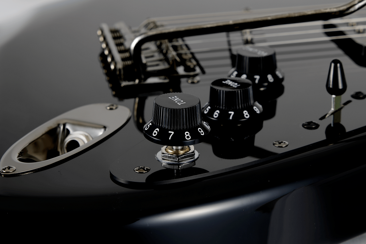 FINAL FANTASY® XIV Stratocaster®, Rosewood Fingerboard, Black