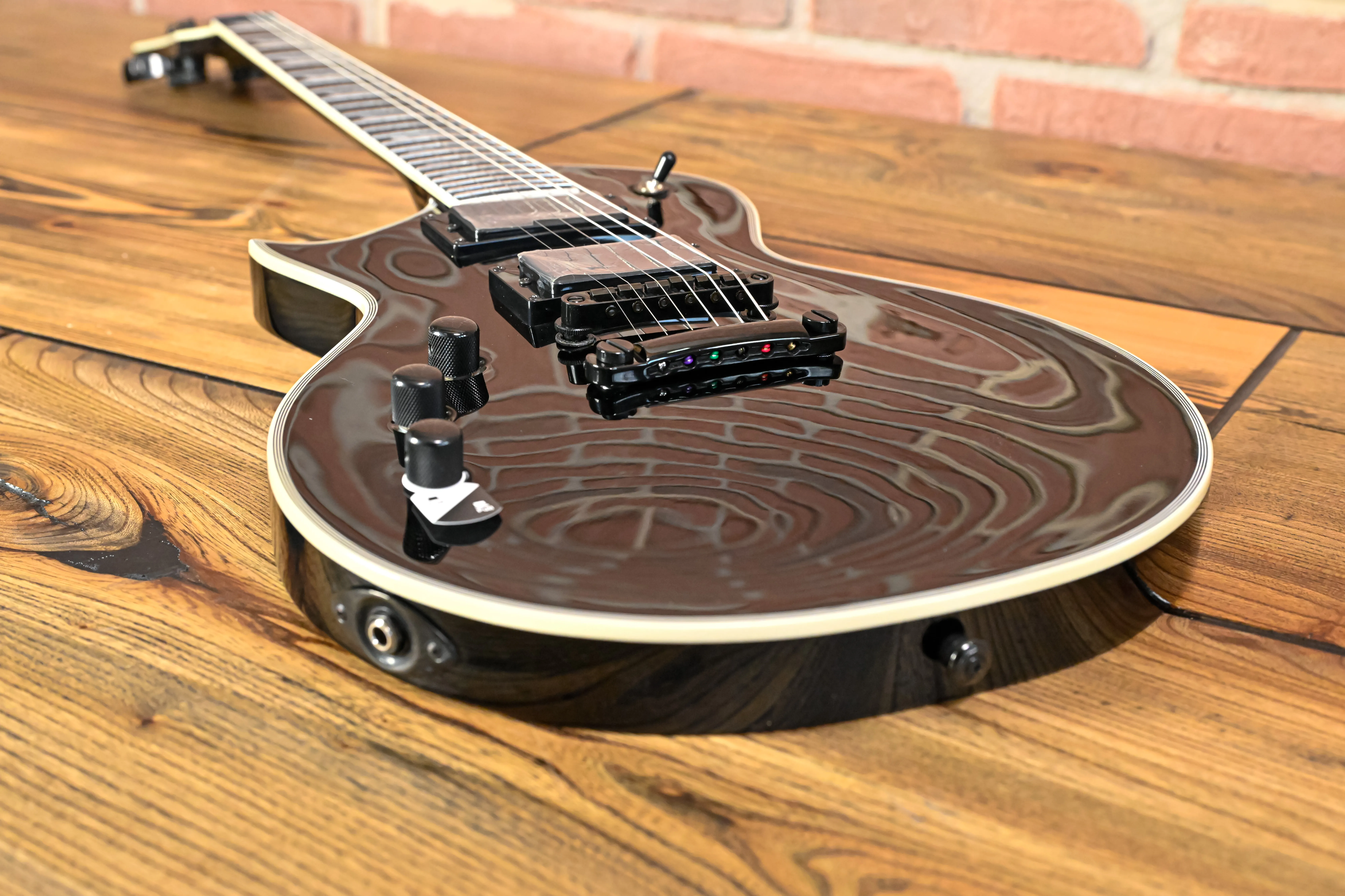 EC-1000S Fluence Black Lefhand E-Gitarre
