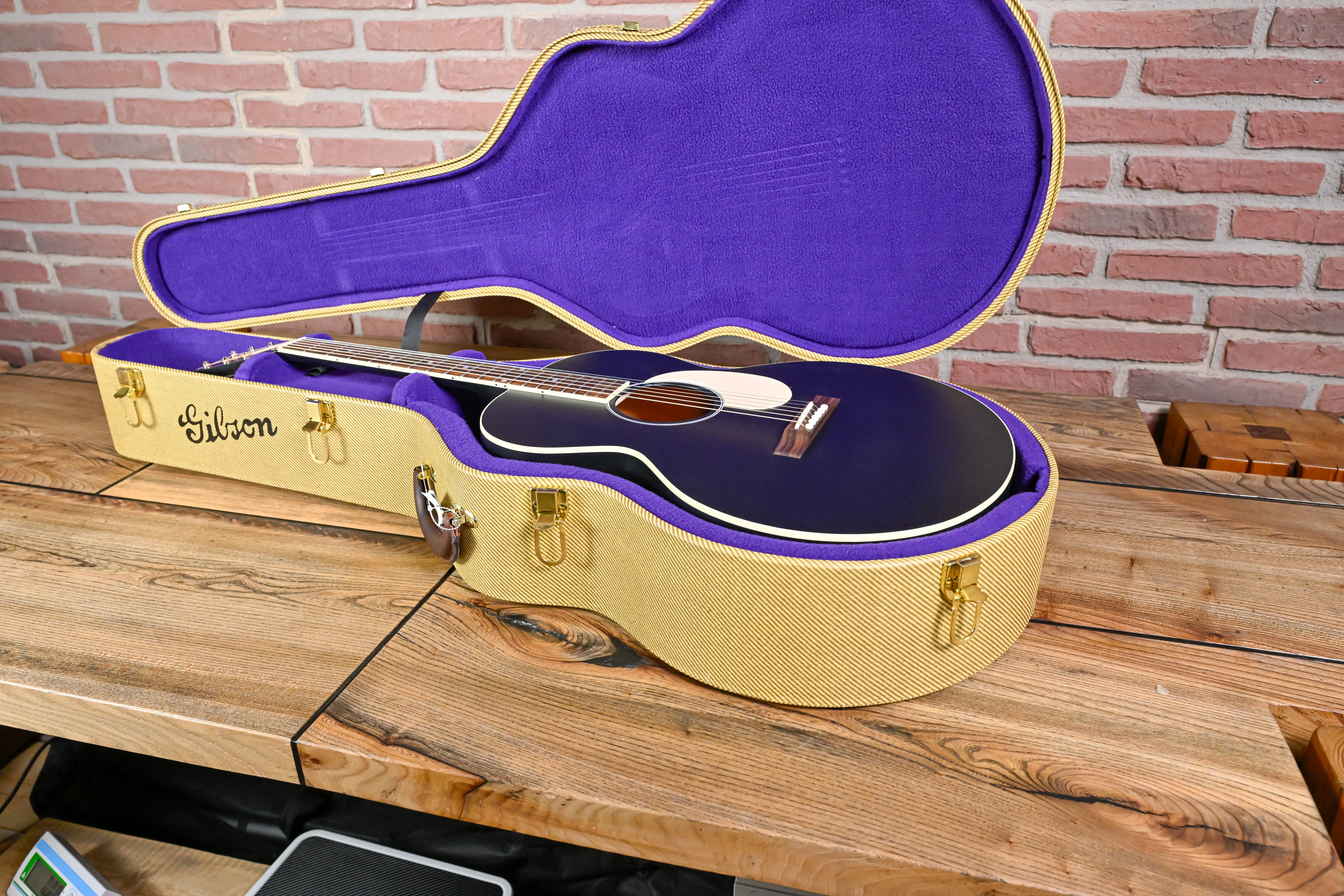 J-185 Century 12-Fret Ebony Jumbo Westerngitarre