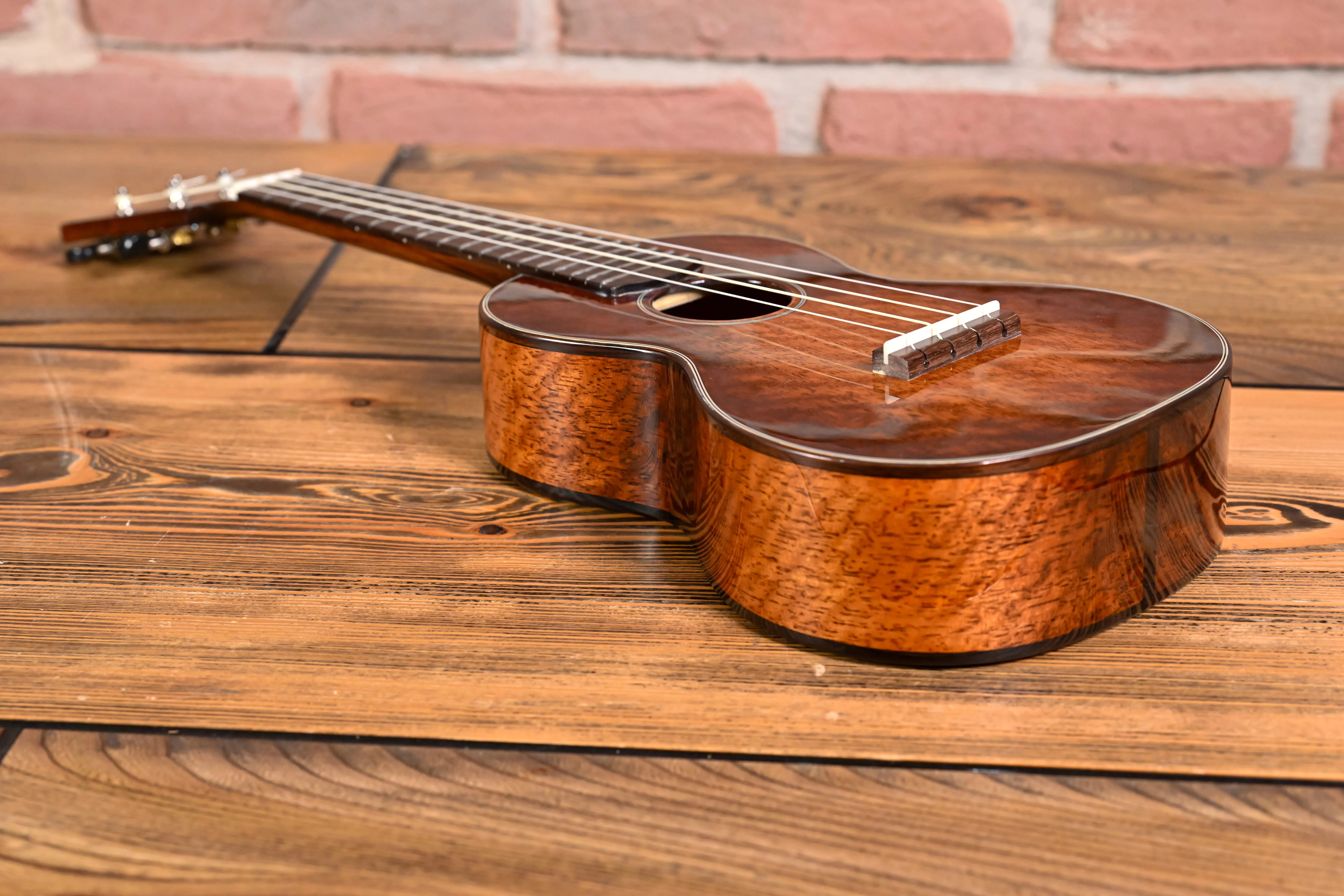 EU3-C Concert Ukulele All-Solid Mahogany