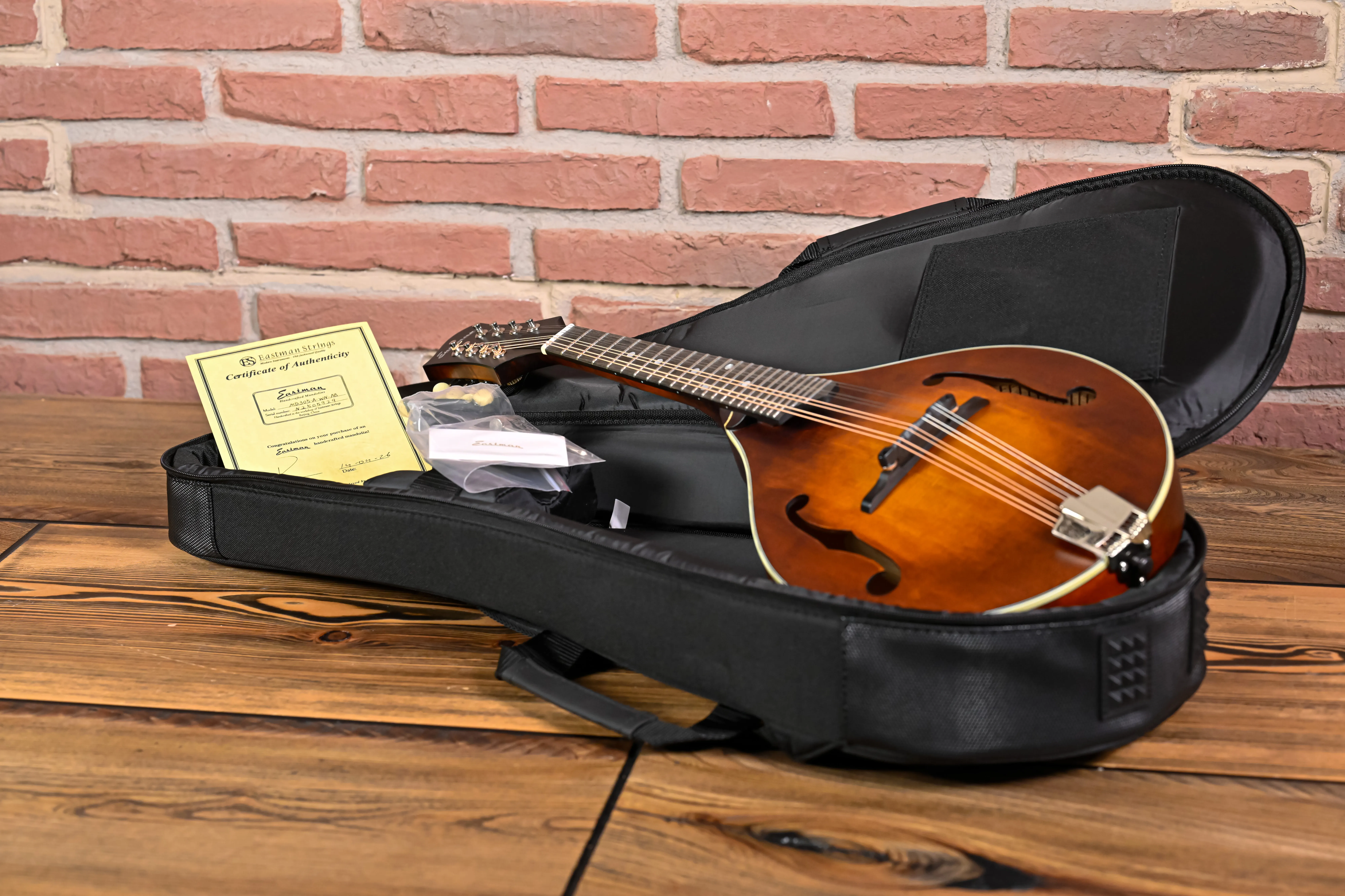 Eastman MD305 Adirondack inklusive Koffer