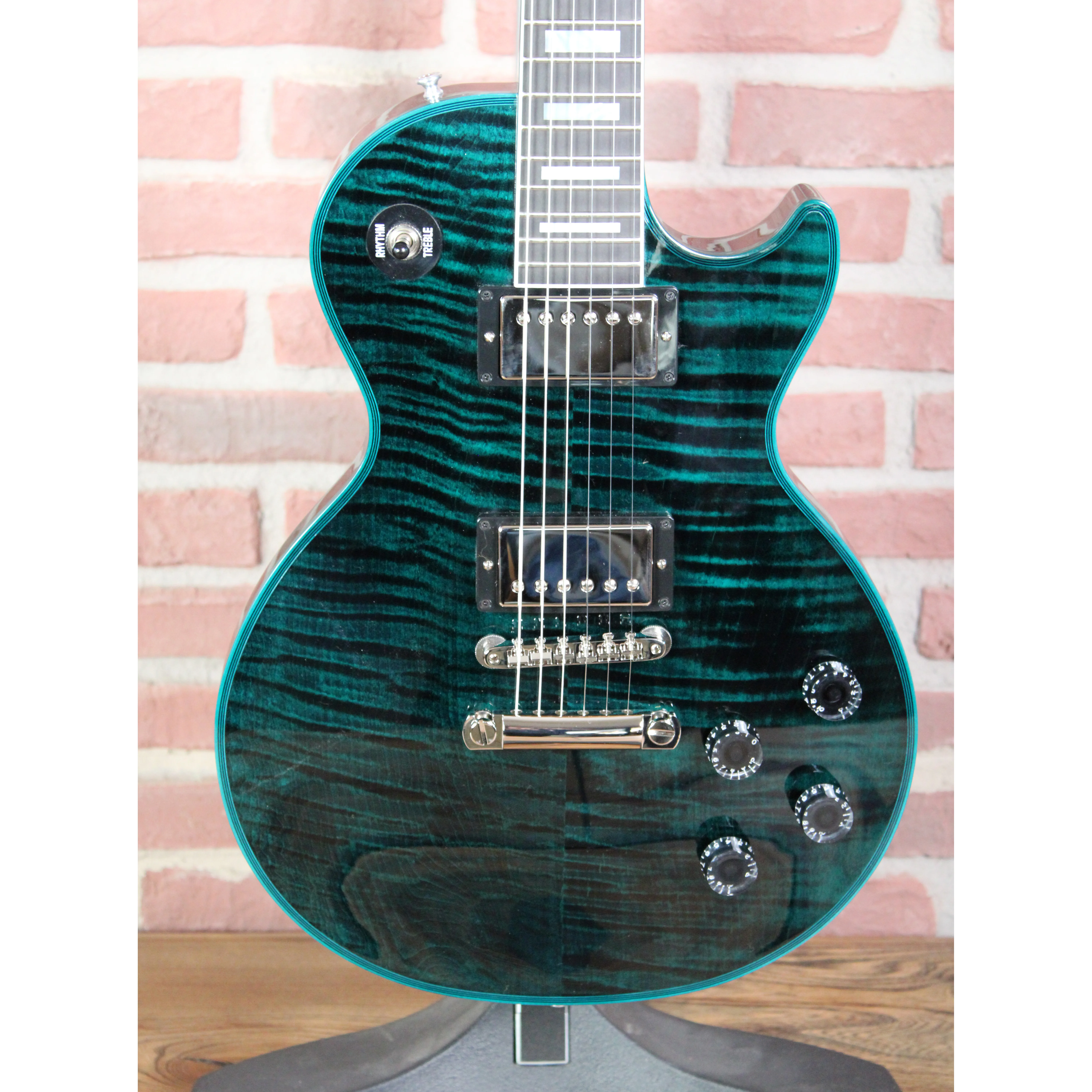 Gibson Les Paul Custom Axcess Peacock Widow Vorderansicht Nahaufnahme