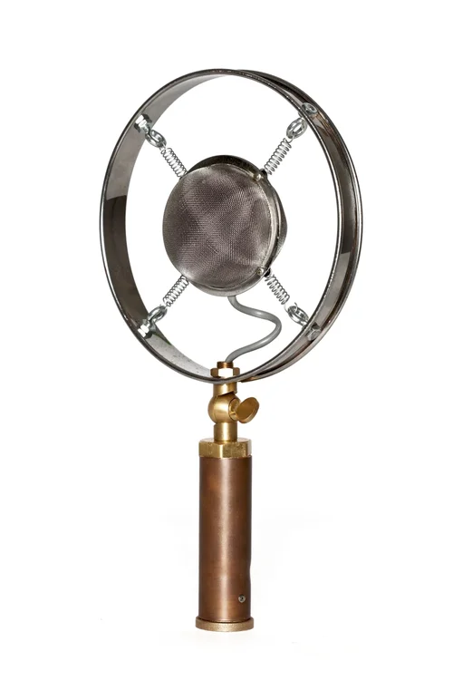 EAR Trumpet Labs Louise I Gesamtansicht