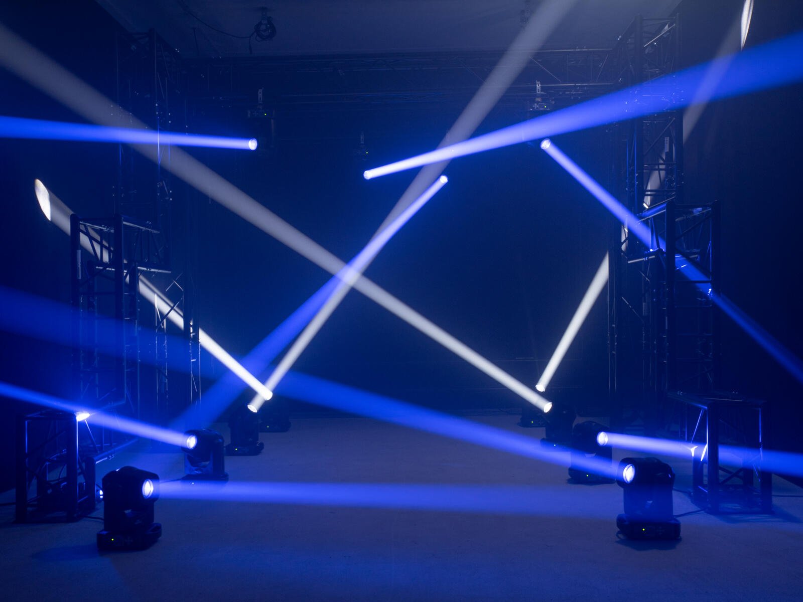 TMH-B90 Moving-Head Beam