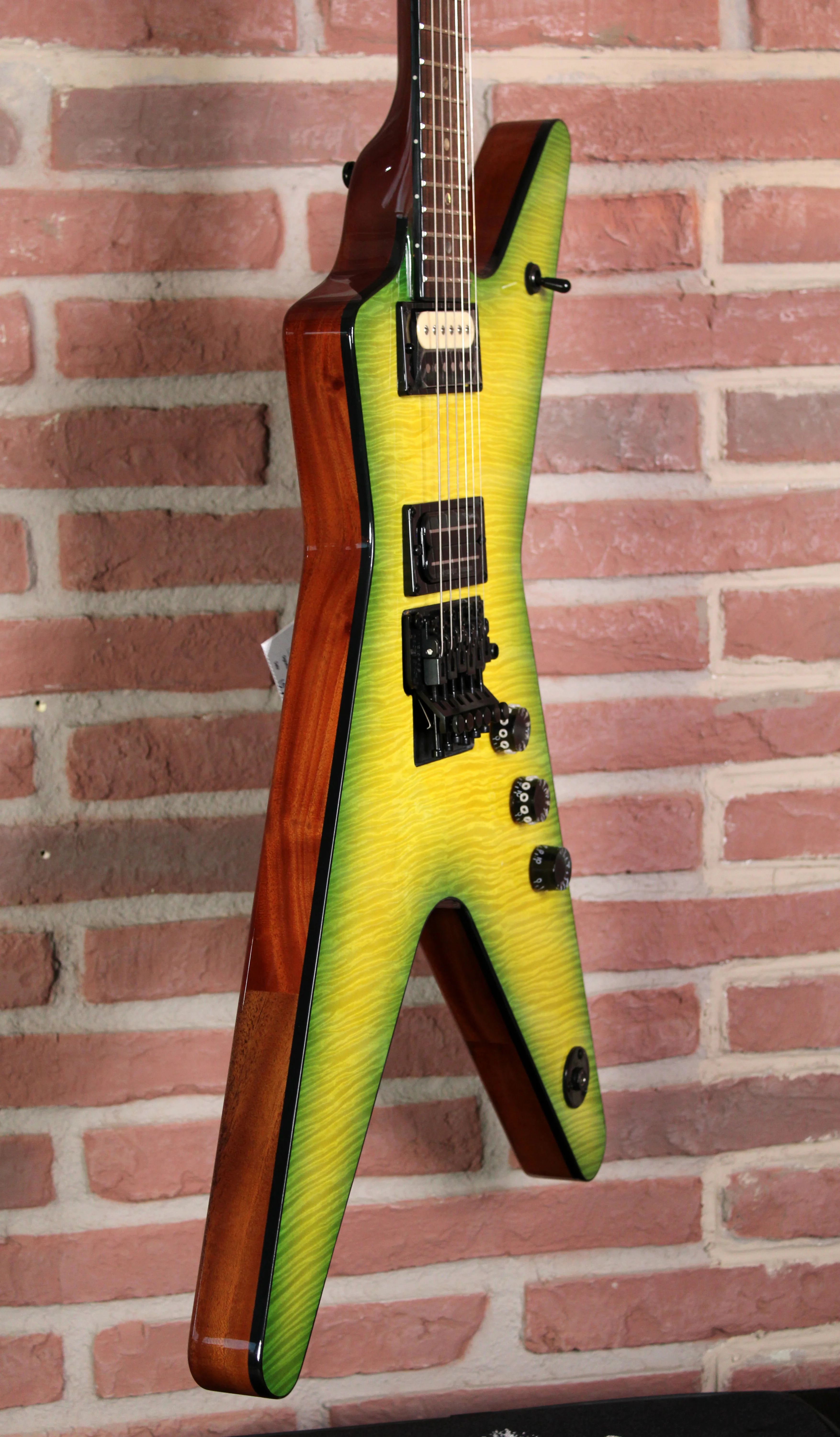 Dean Guitars Dimebag ML Dime Slime -Seitenansicht des Gitarrenkorpus