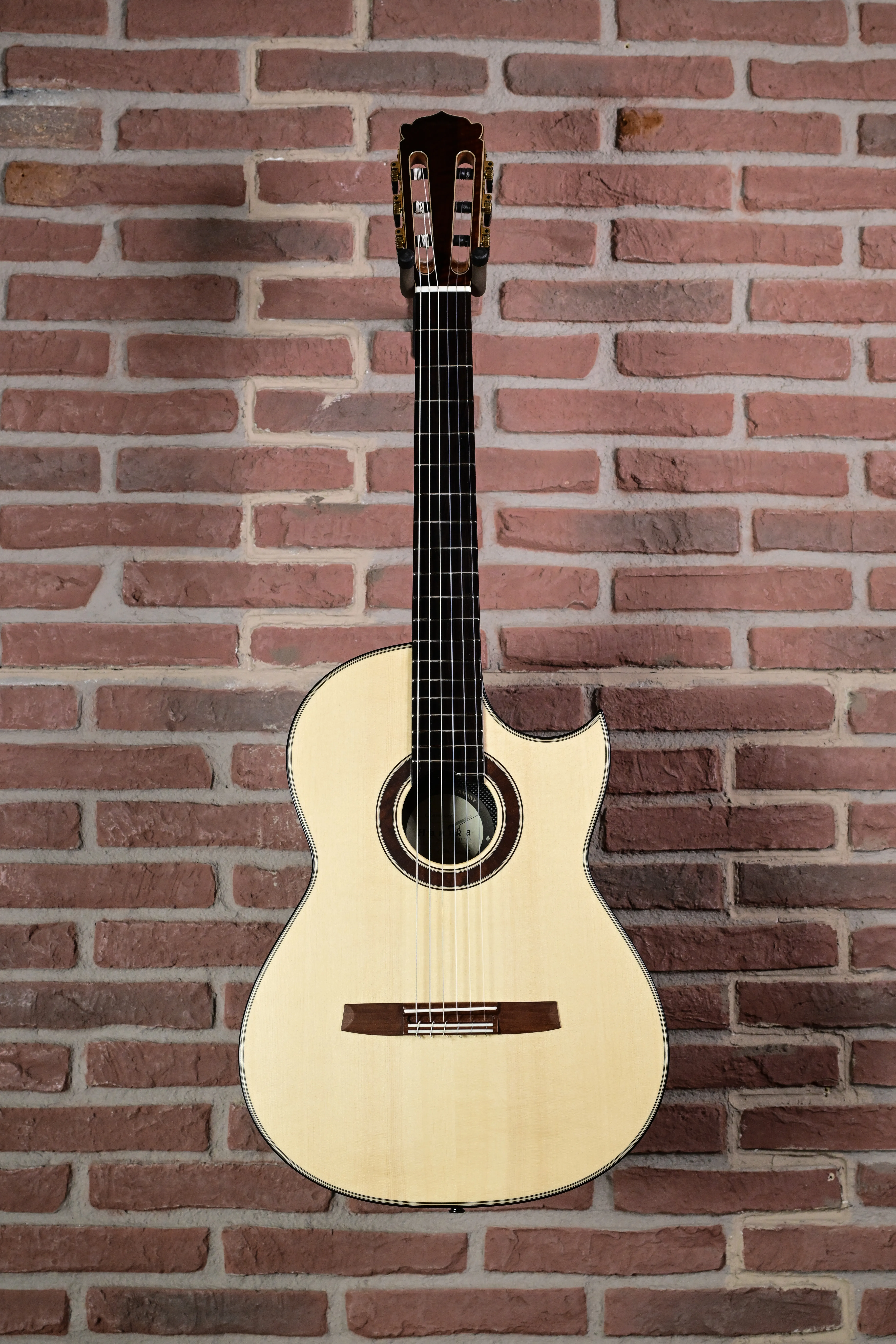 Crossover Nylonstringgitarre mit Udo Rösner Pickup