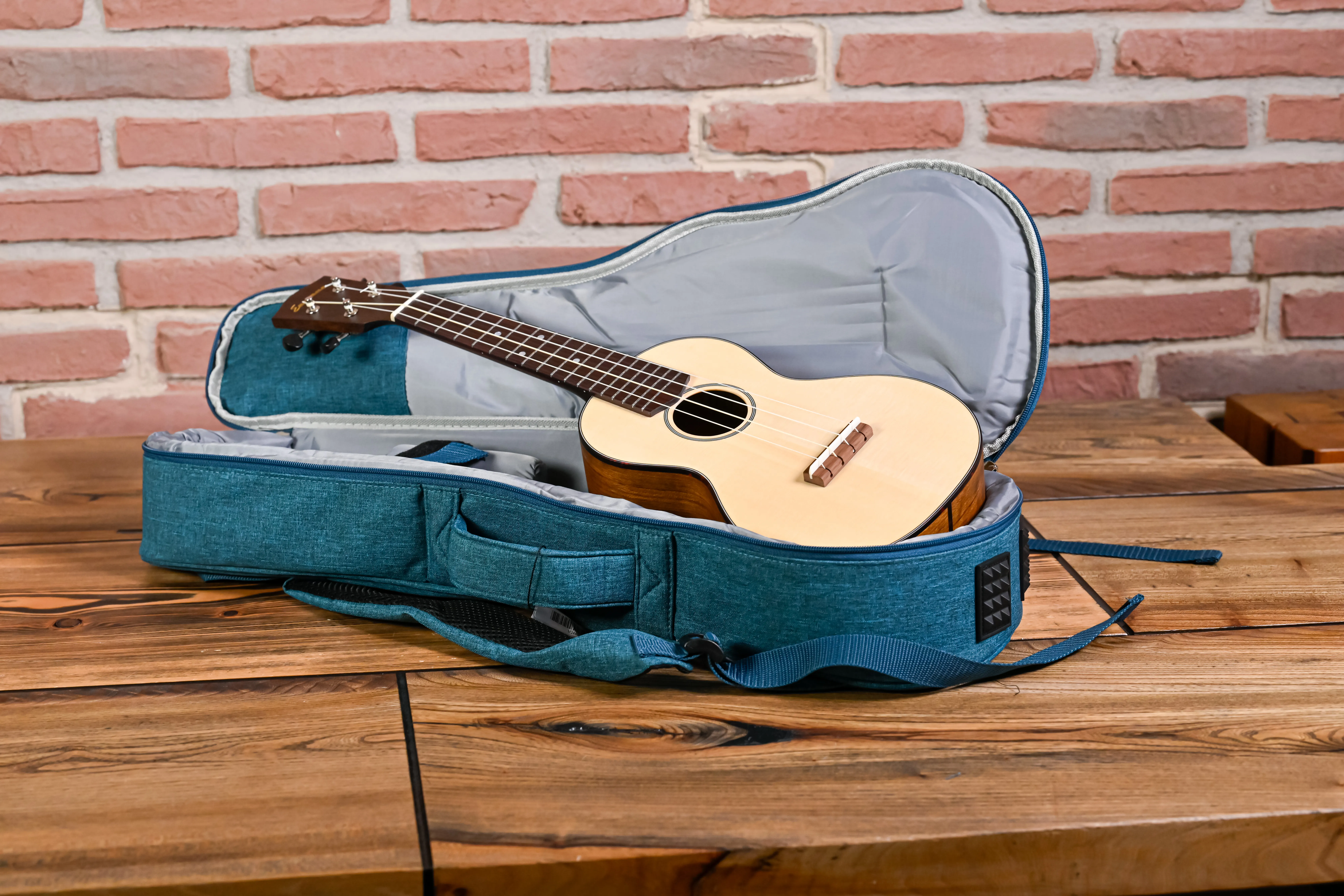 EU2-C Concert Ukulele Solid Spruce Ovangkol