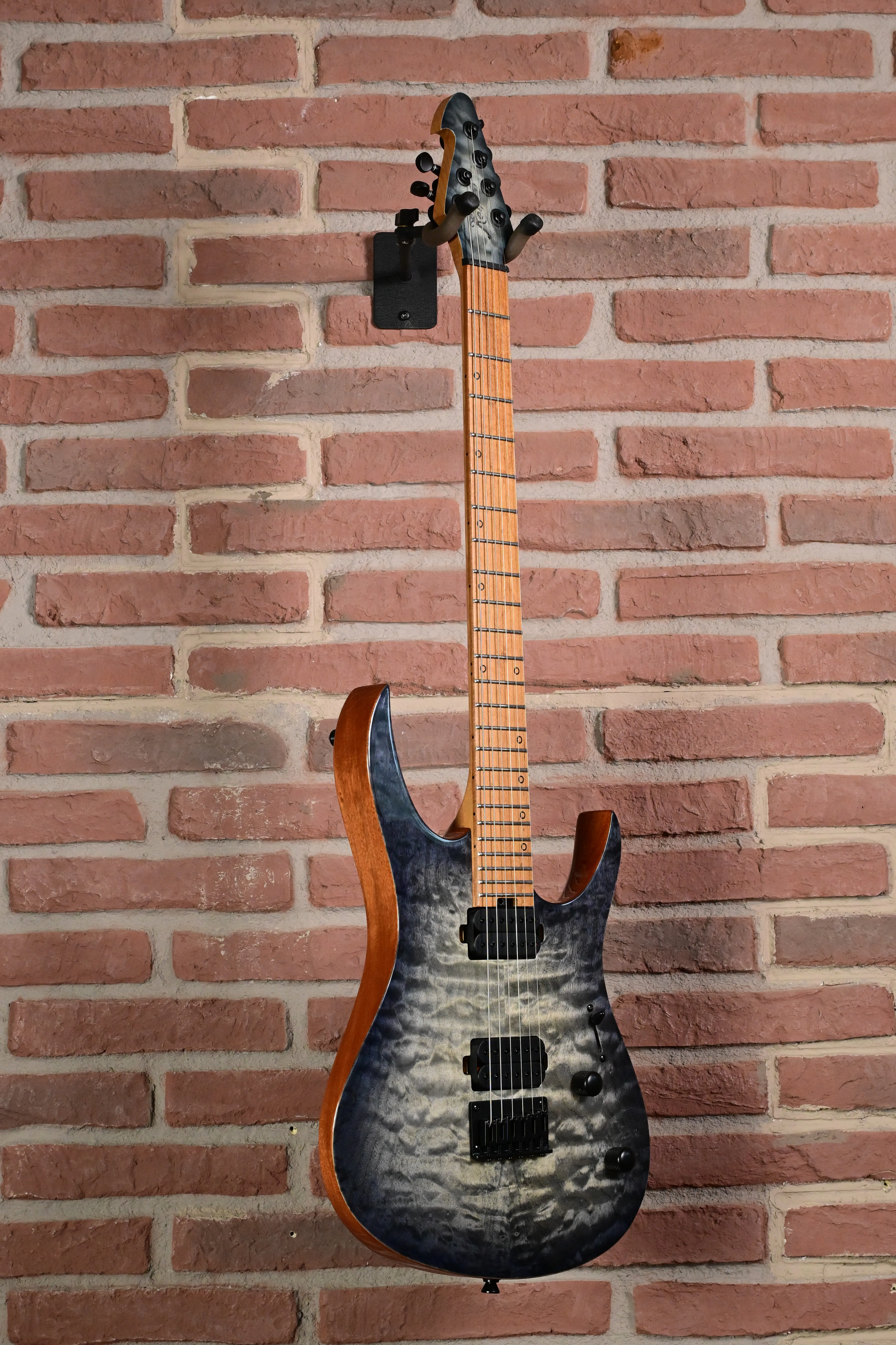 E-Gitarre, sechssaitig, Quilted-Ahorn-Decke, schwarze Hardware, Ahornhals