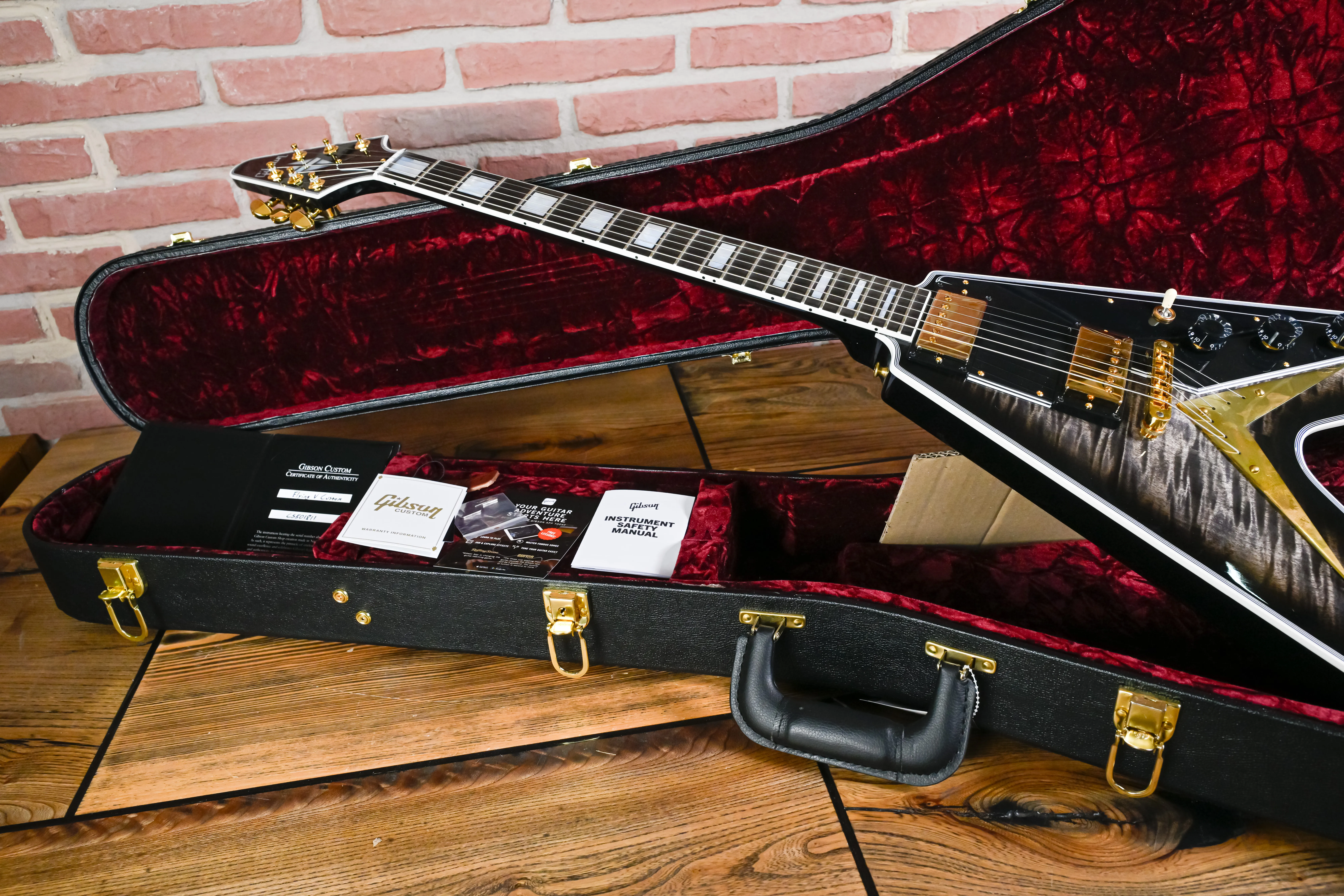 Custom Shop Flying V Figured Cobra Burst
