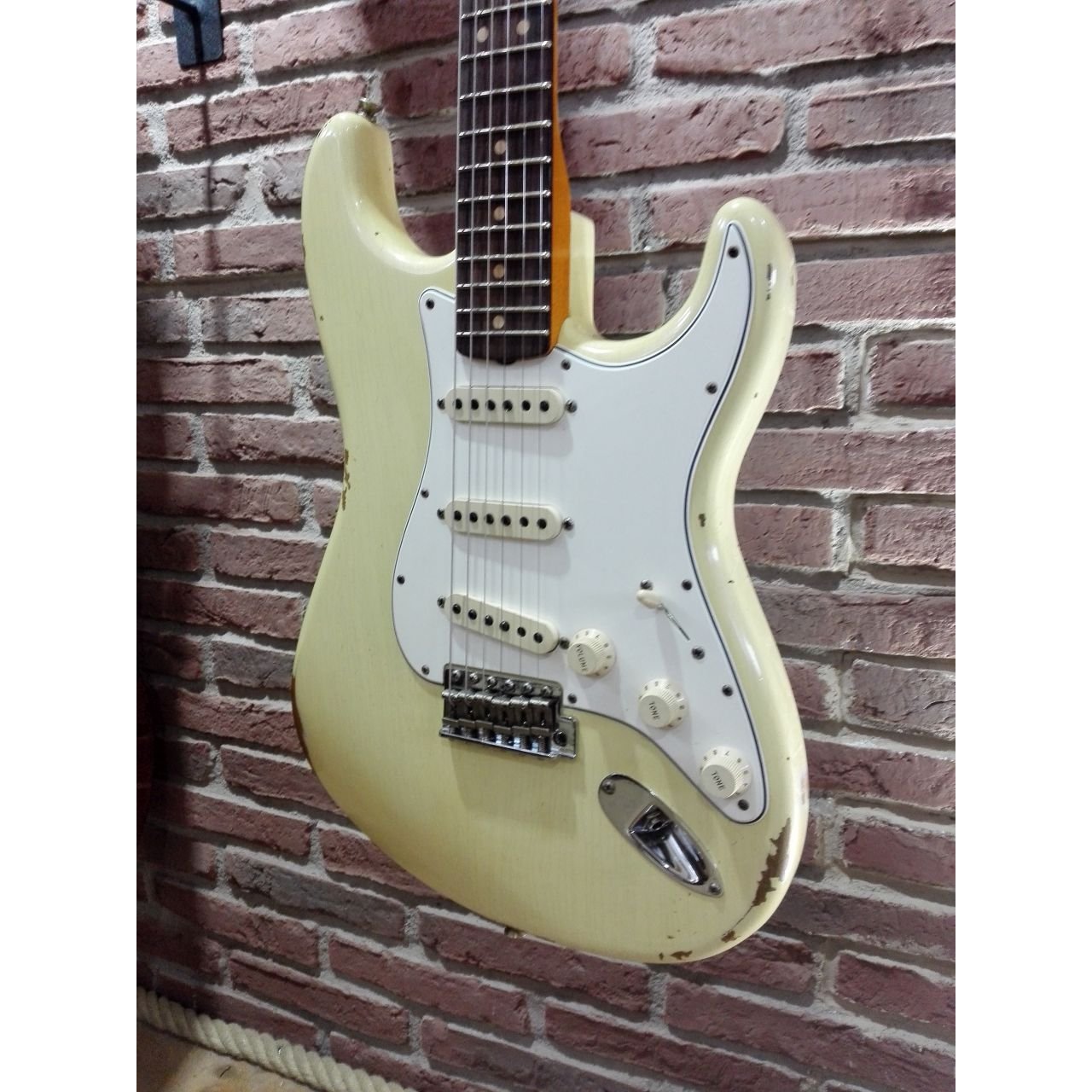 '63 Stratocaster Relic, Rosewood, Vintage White 