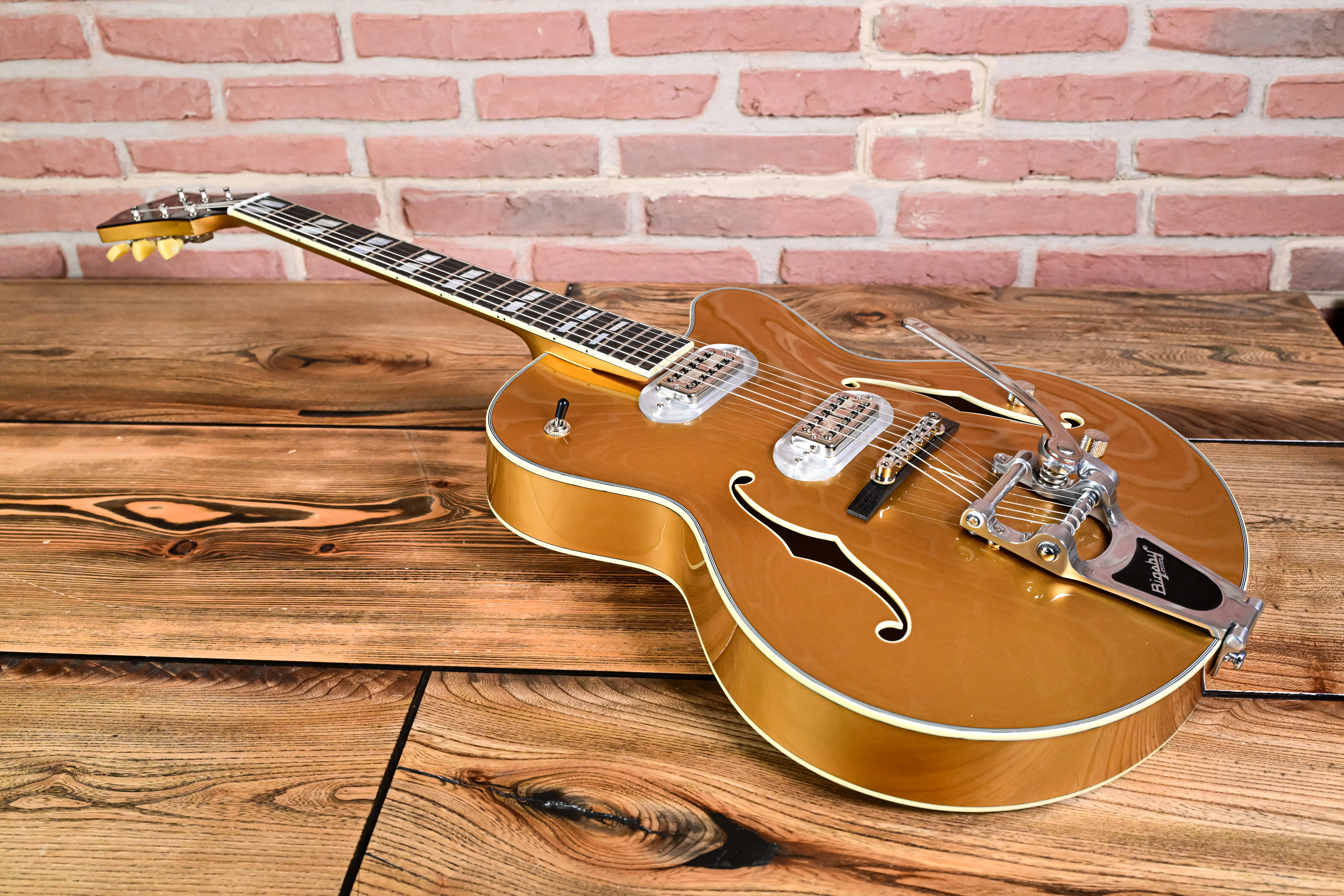 T58-GD Archtop Gitarre Truetone Gloss  Gold