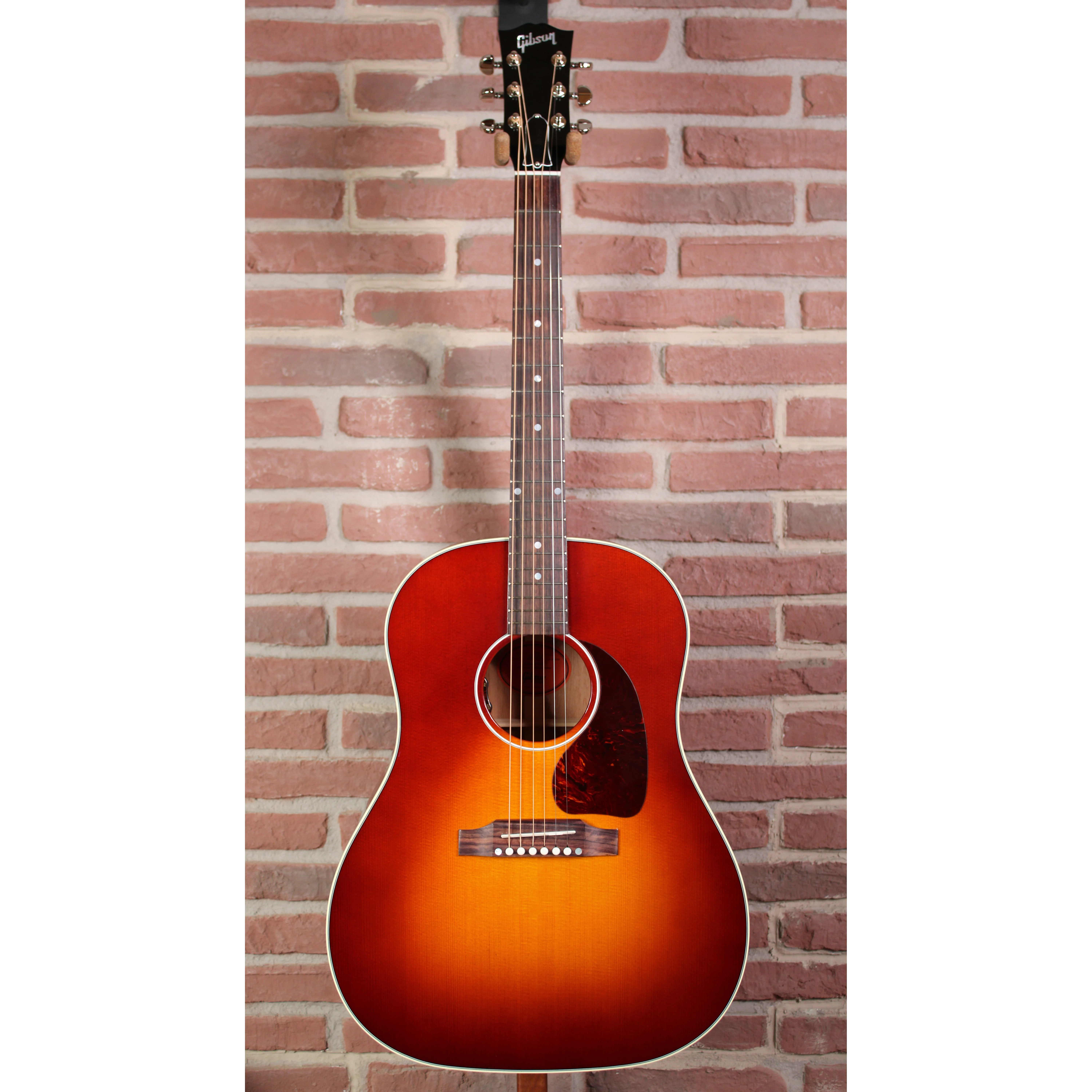 Vorderansicht der Gibson J-45 Standard Custom Shop Autumnburst Gloss Limited  