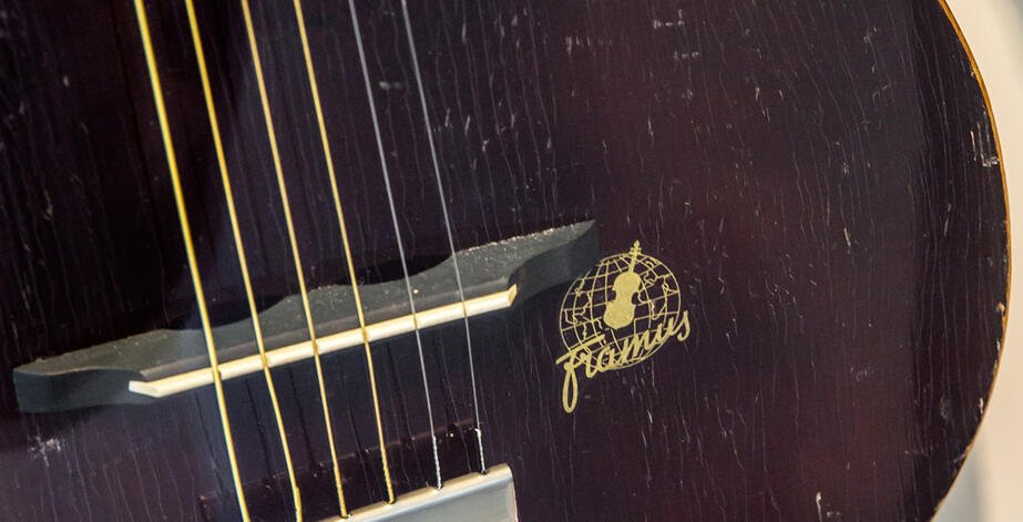 Headstock Globe Decal / Gold