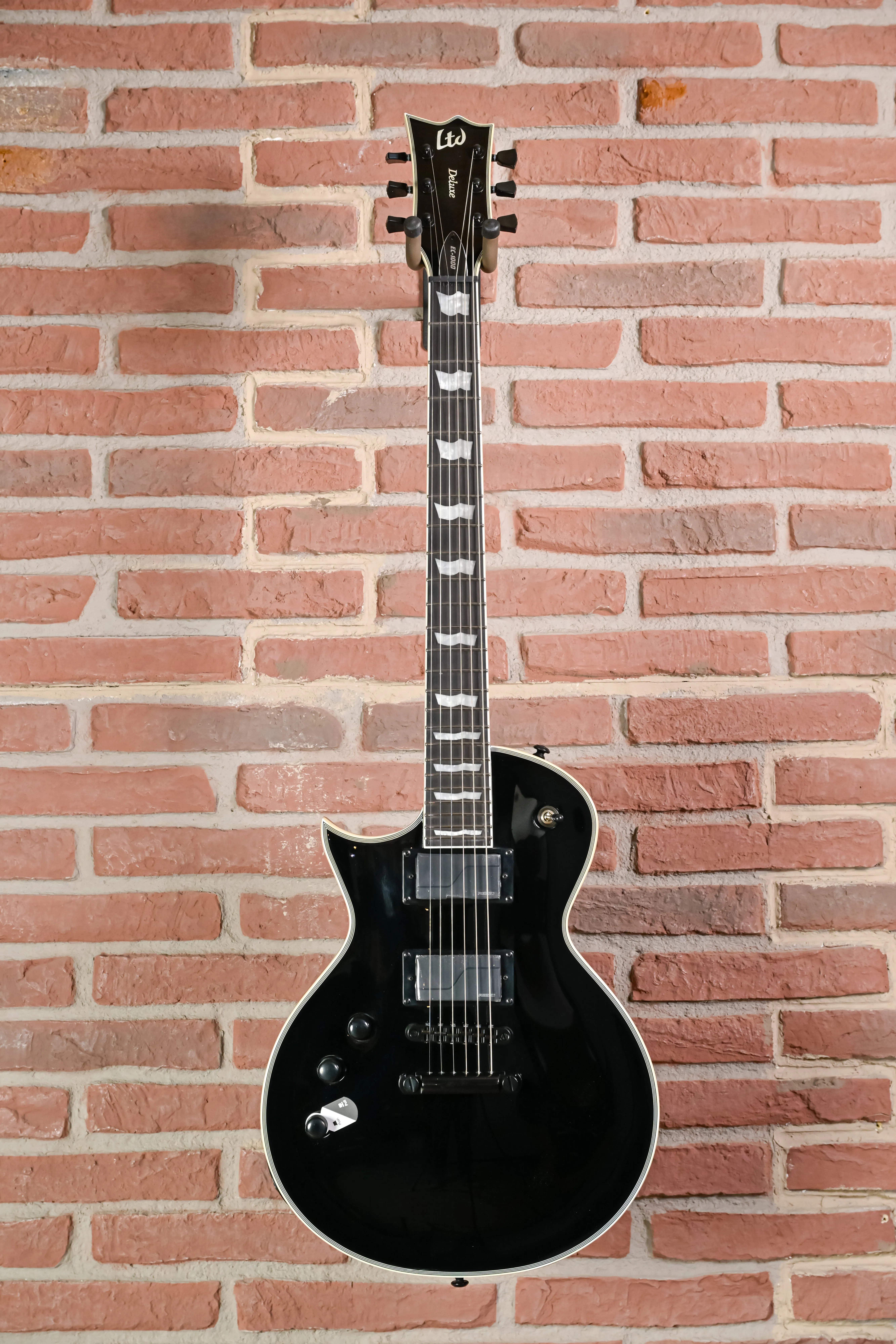 EC-1000S Fluence Black Lefhand E-Gitarre
