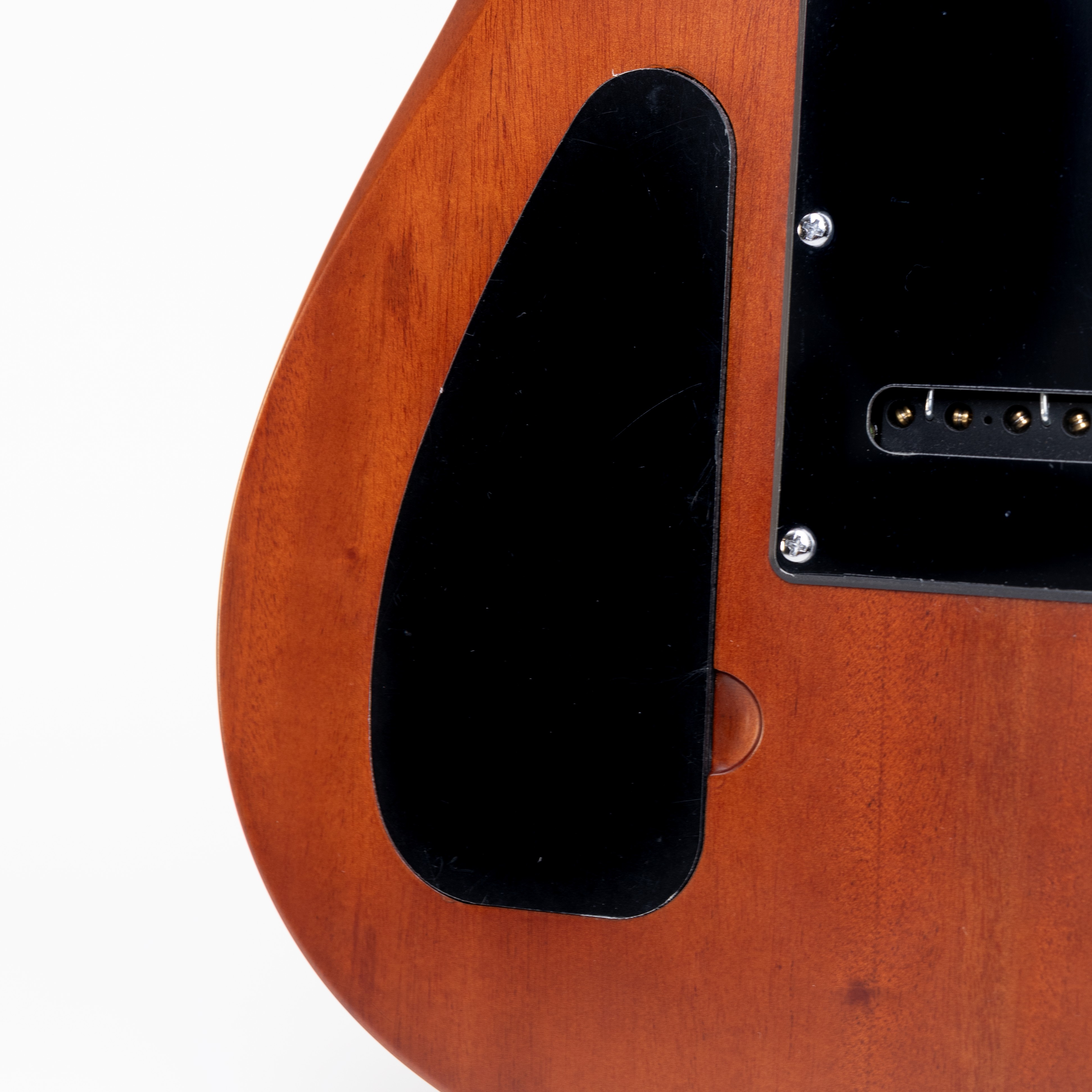 E-Gitarre, Holzkorpus, Rotbraun, Schwarze Abdeckung, Tonabnehmer