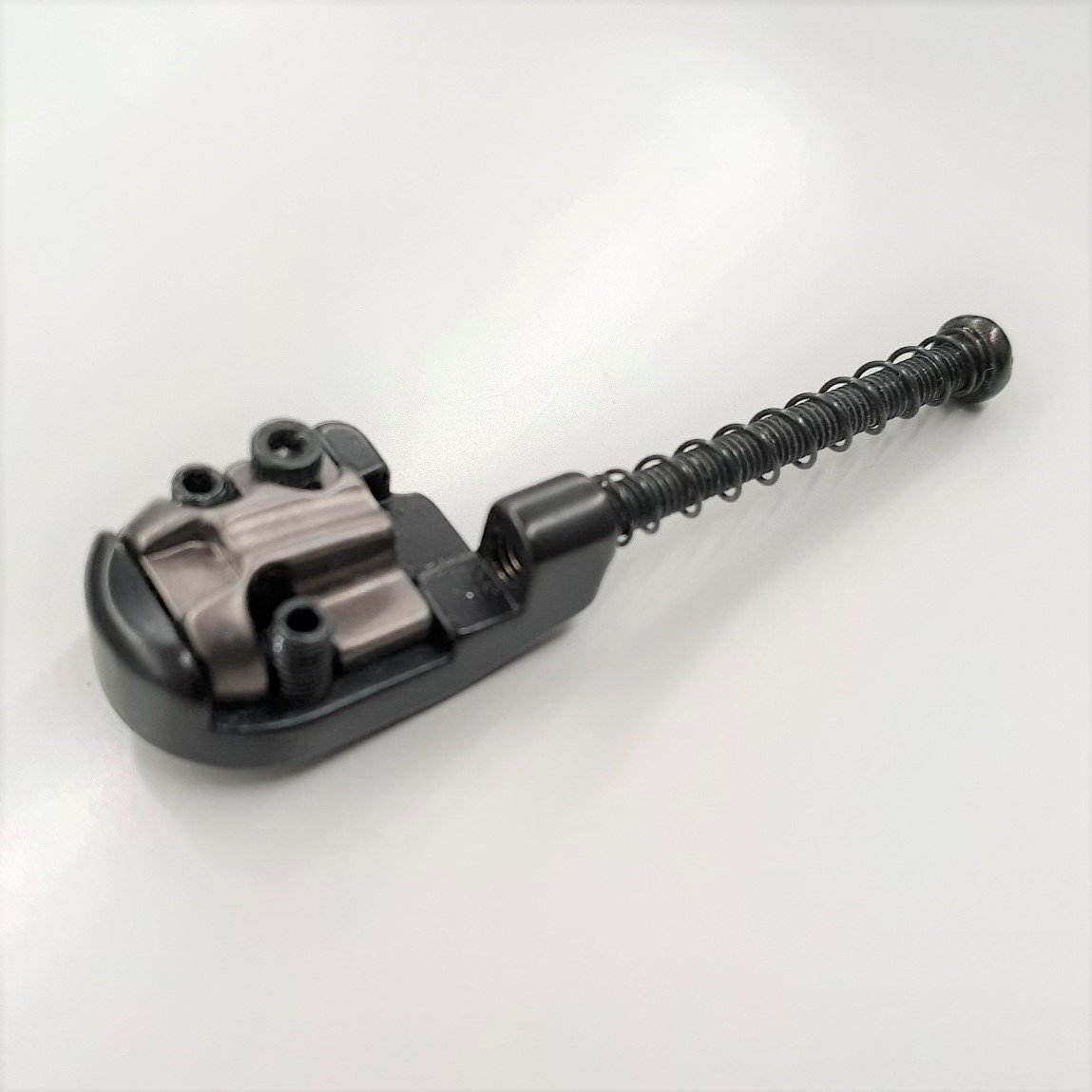Mono Rail V Bridge mit Schraube und Feder - Black matte