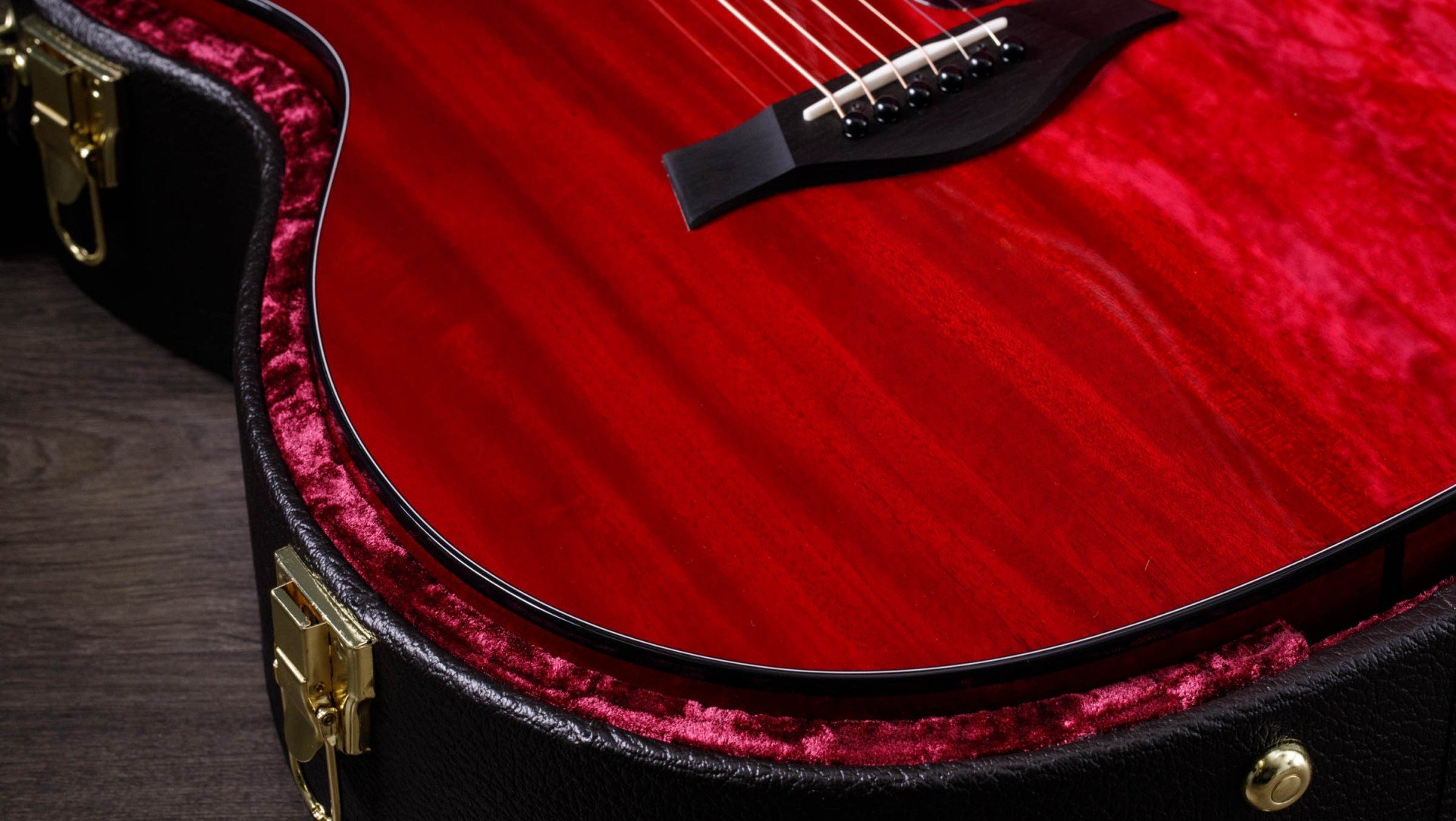 224ce DLX LTD Trans Red