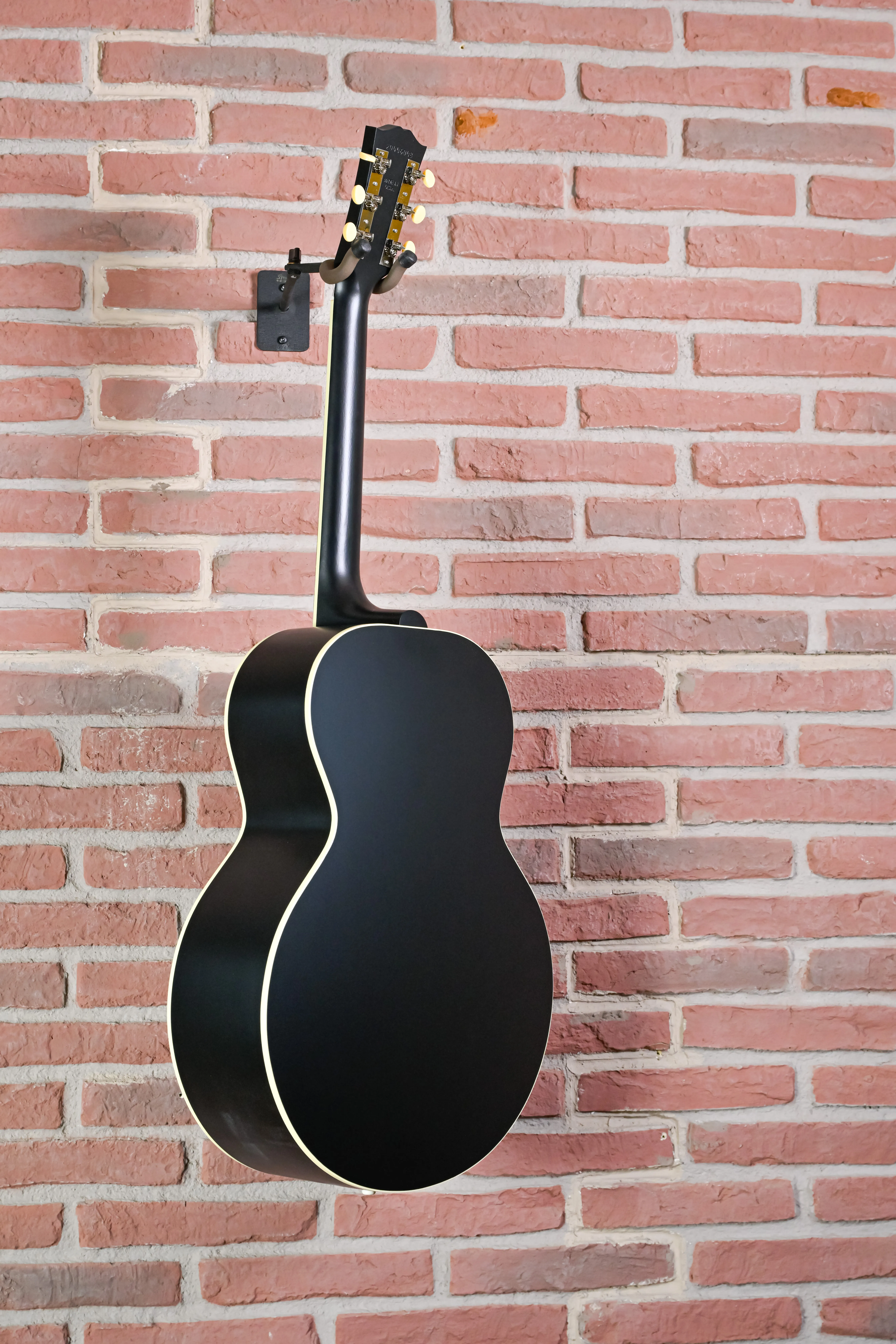J-185 Century 12-Fret Ebony Jumbo Westerngitarre