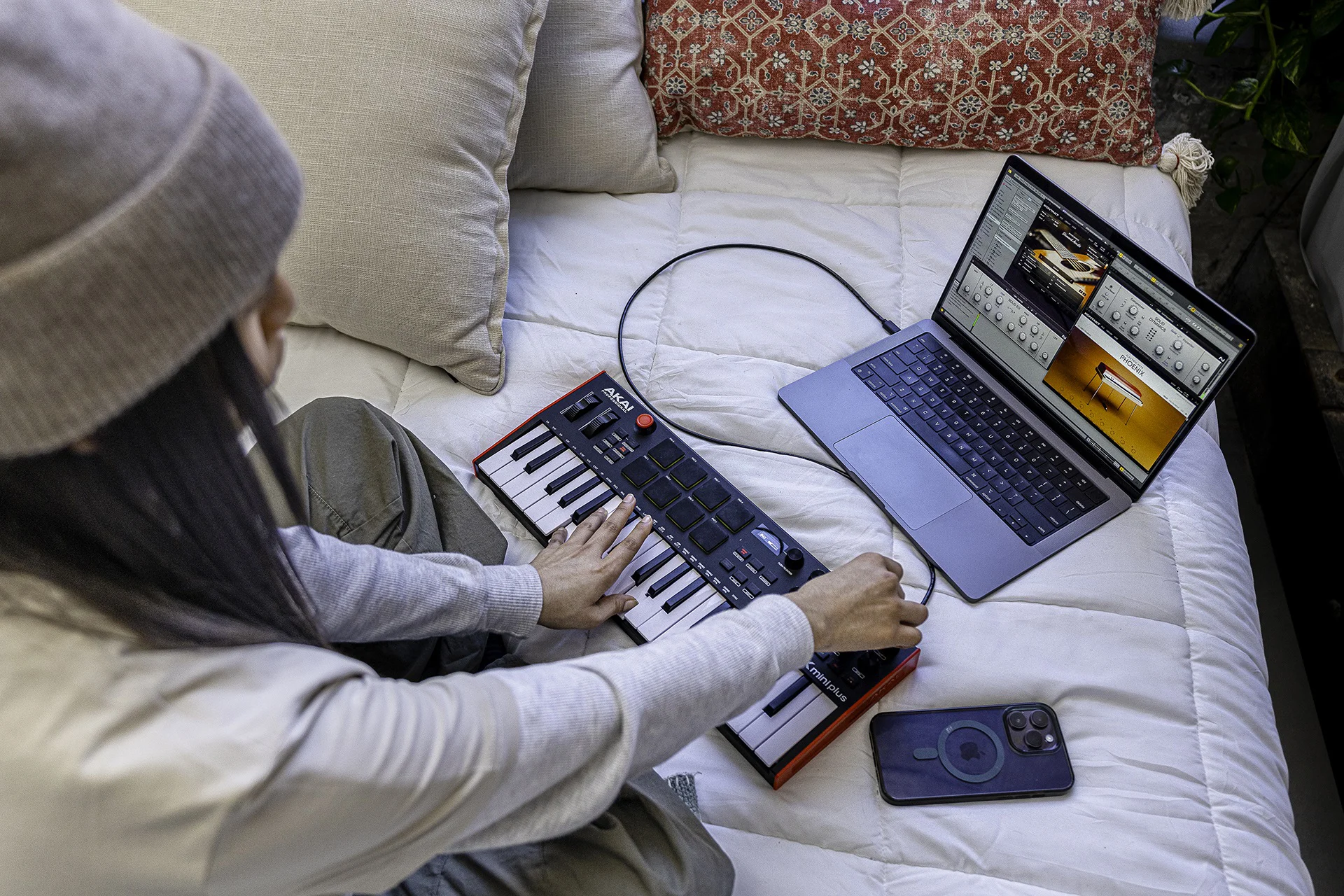 Akai MPK Mini Plus mit Laptop verbunden