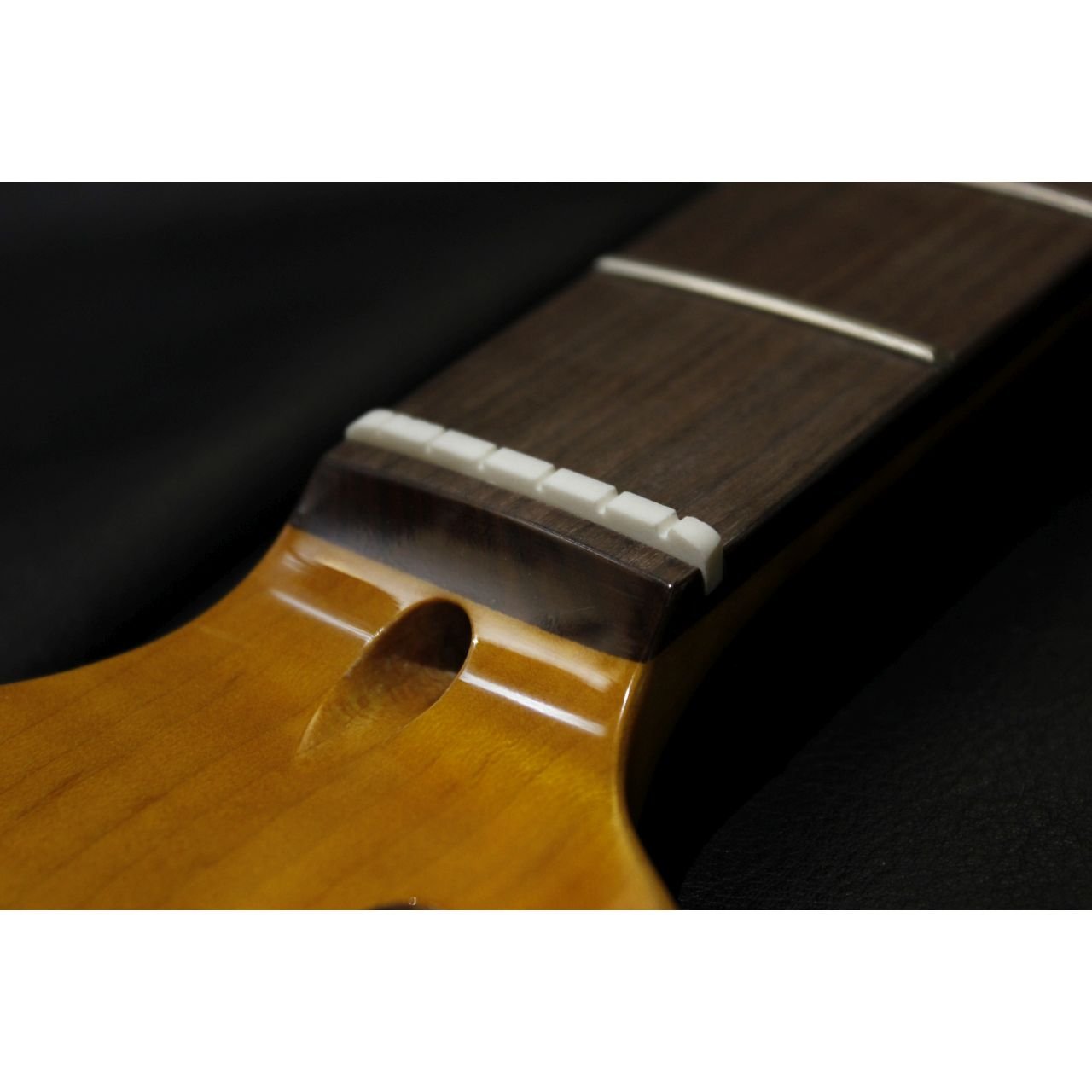 High Grade Flamed Maple Neck für ST-Style mit Pau Ferro Griffbrett, 22 Medium Jumbo Frets