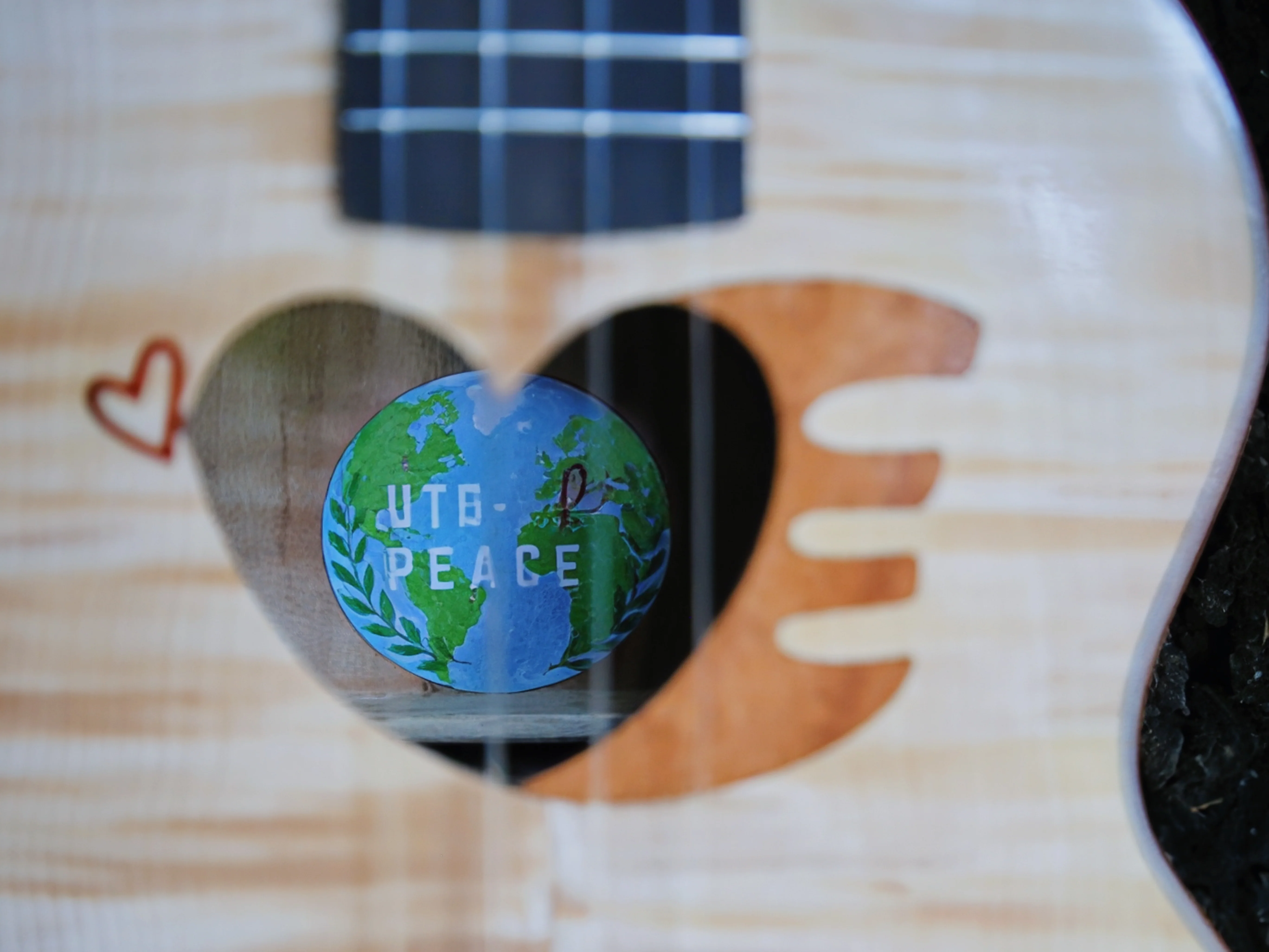 Dove of PeaceUkulele Maple Top Solid +Aged Wood Concert