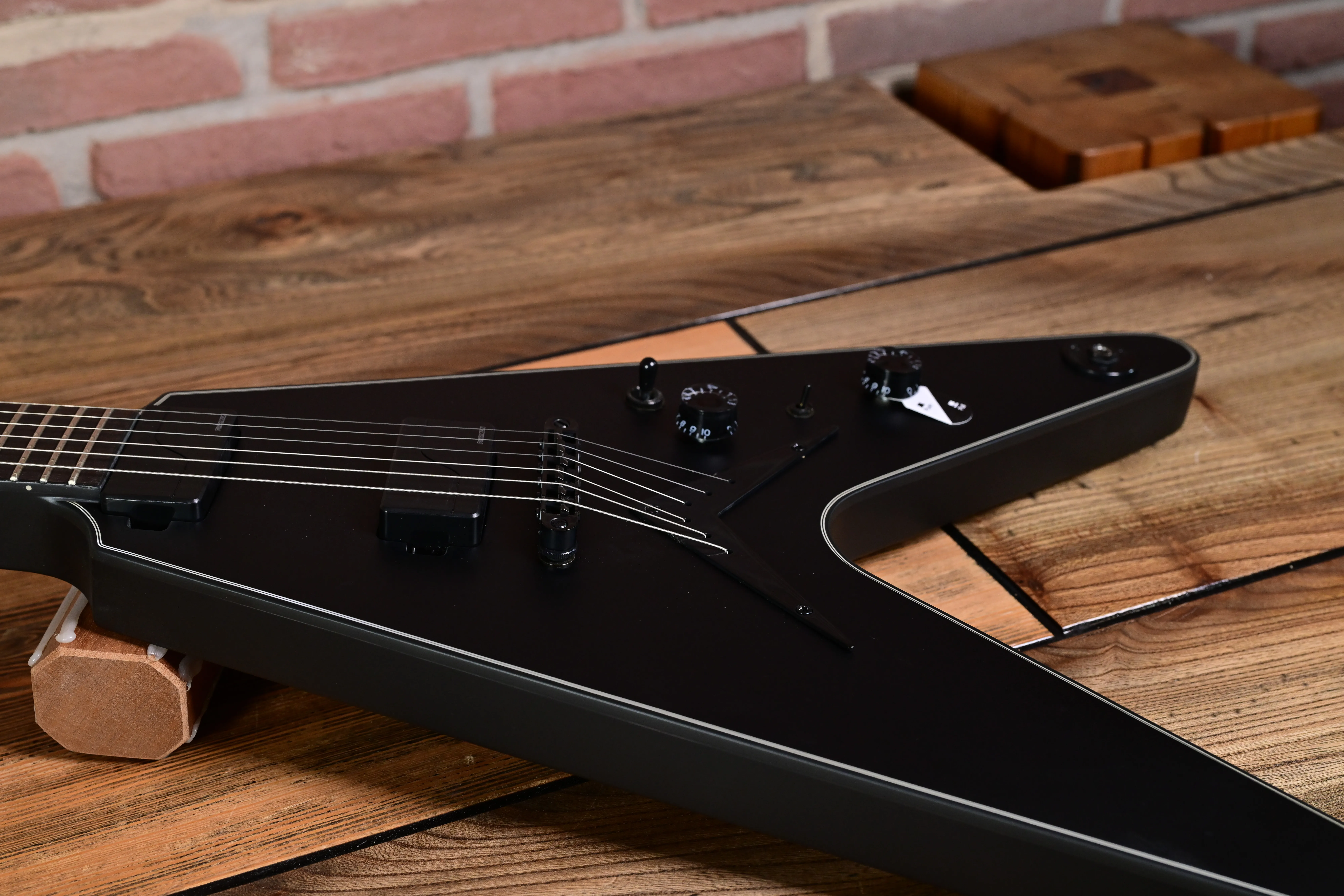 V Select Fishman Fluence Black Satin