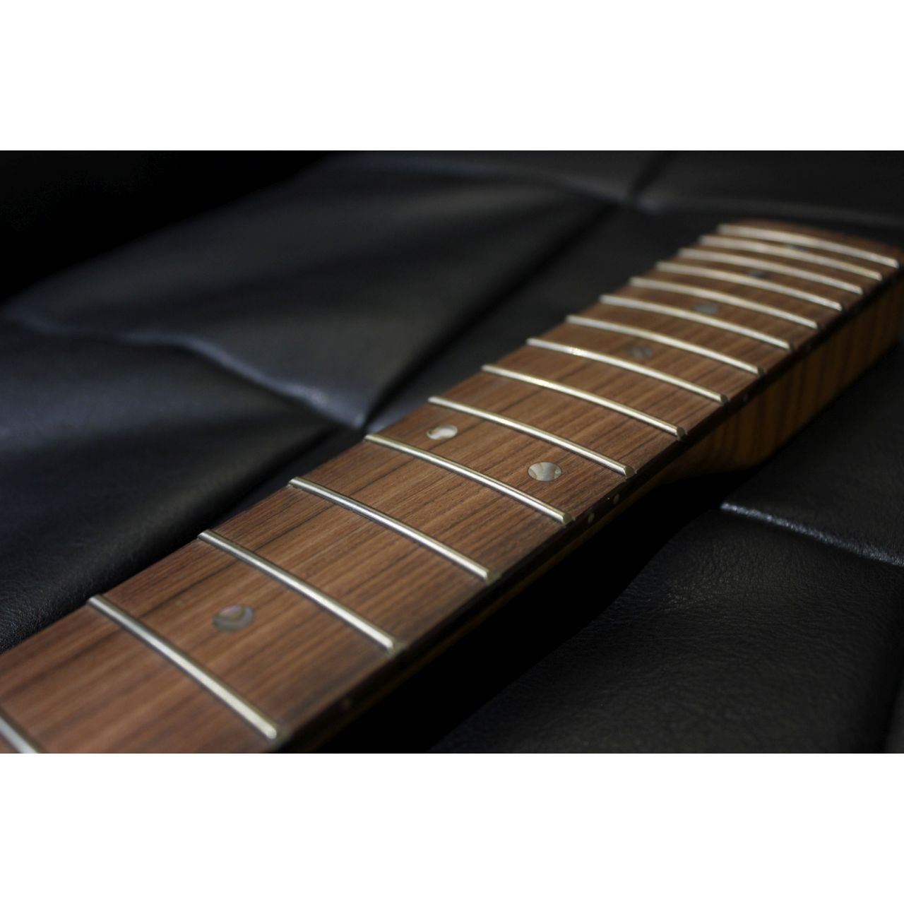 High Grade Flamed Maple Neck für TE-Style mit Pau Ferro Griffbrett, 21 Medium Jumbo Frets