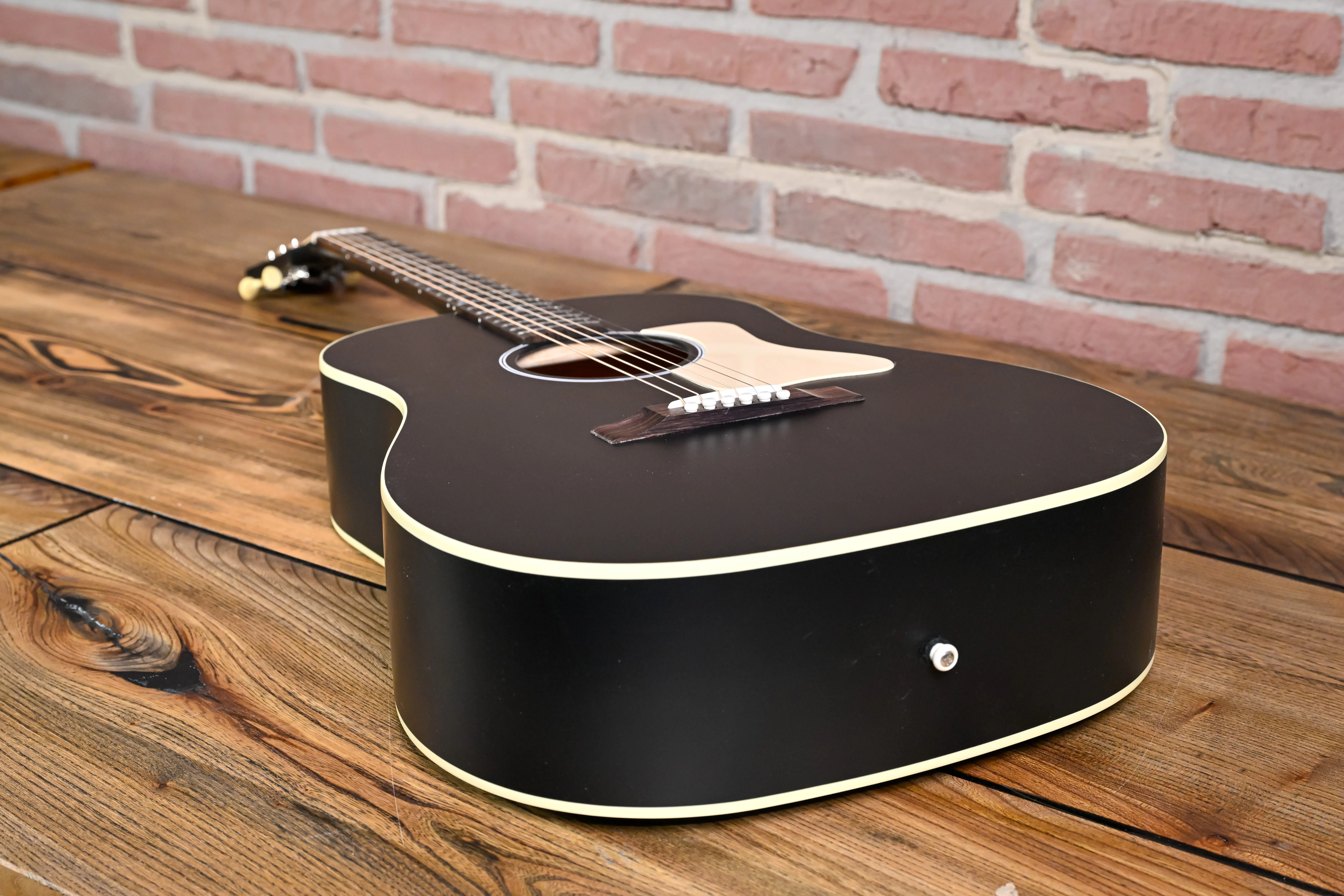 J-45 Century 12-Fret Ebony Westerngitarre