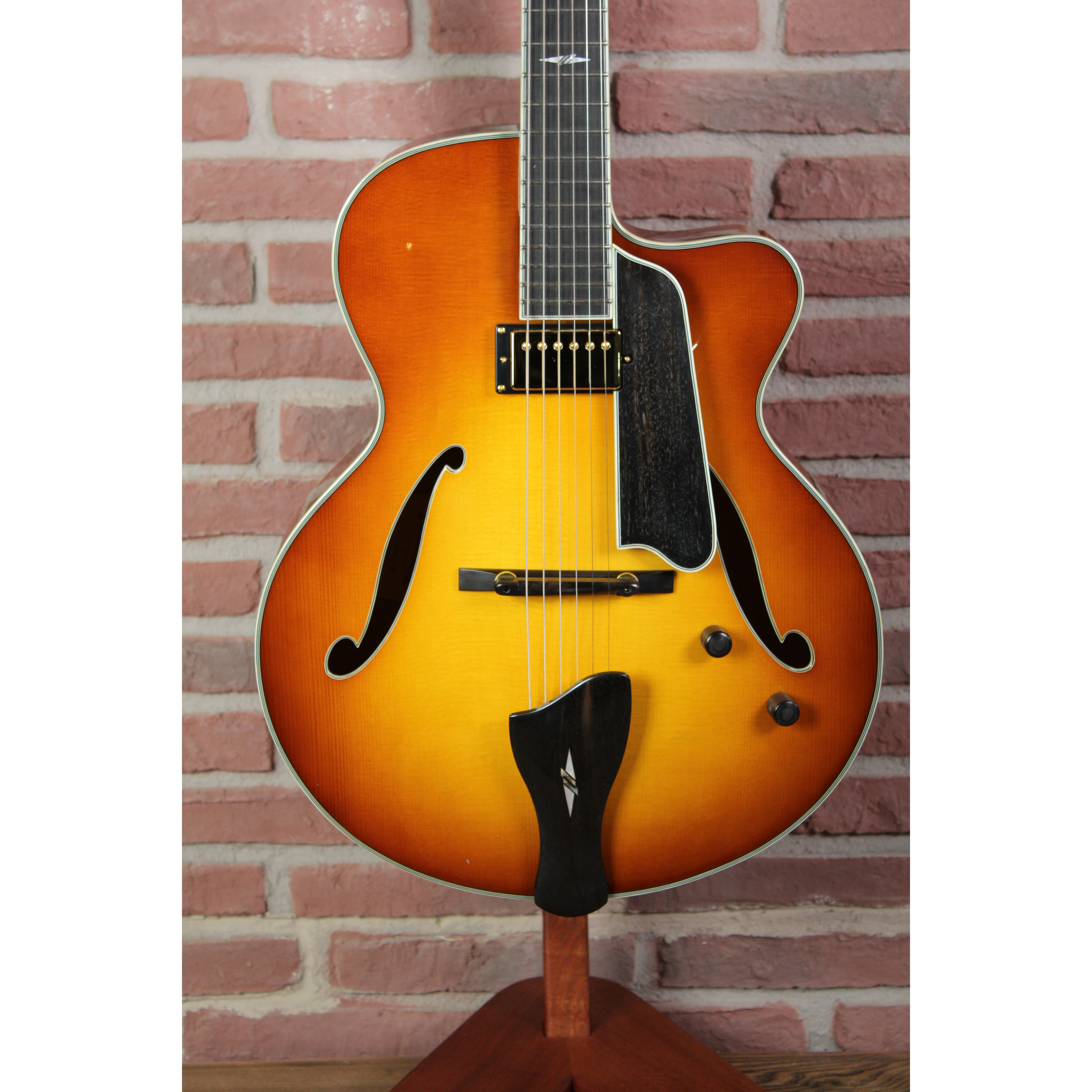AR805CE-GB Archtop Jazzgitarre Lollar Pickups