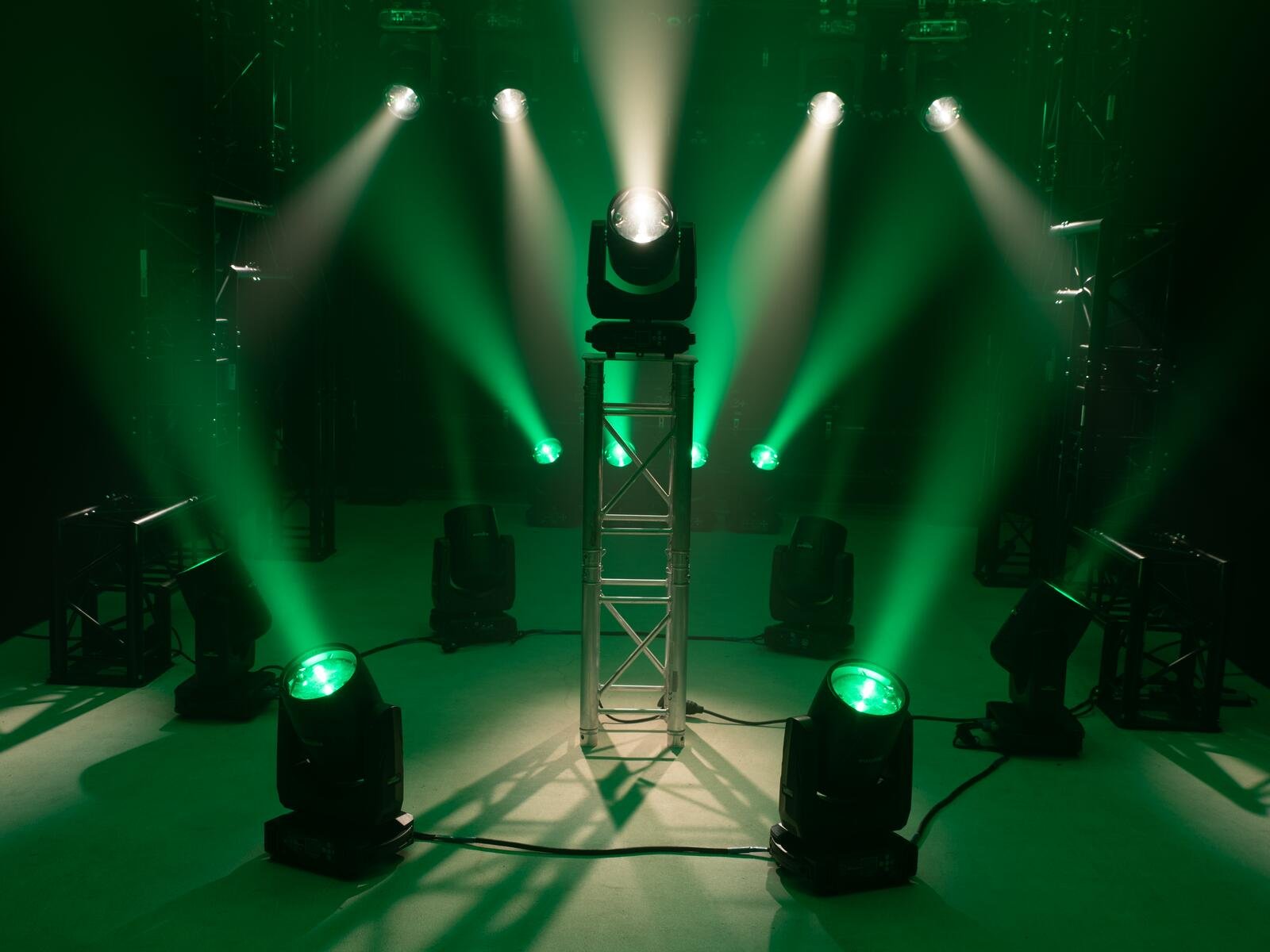 LED TMH-W400 Moving-Head Wash Zoom	