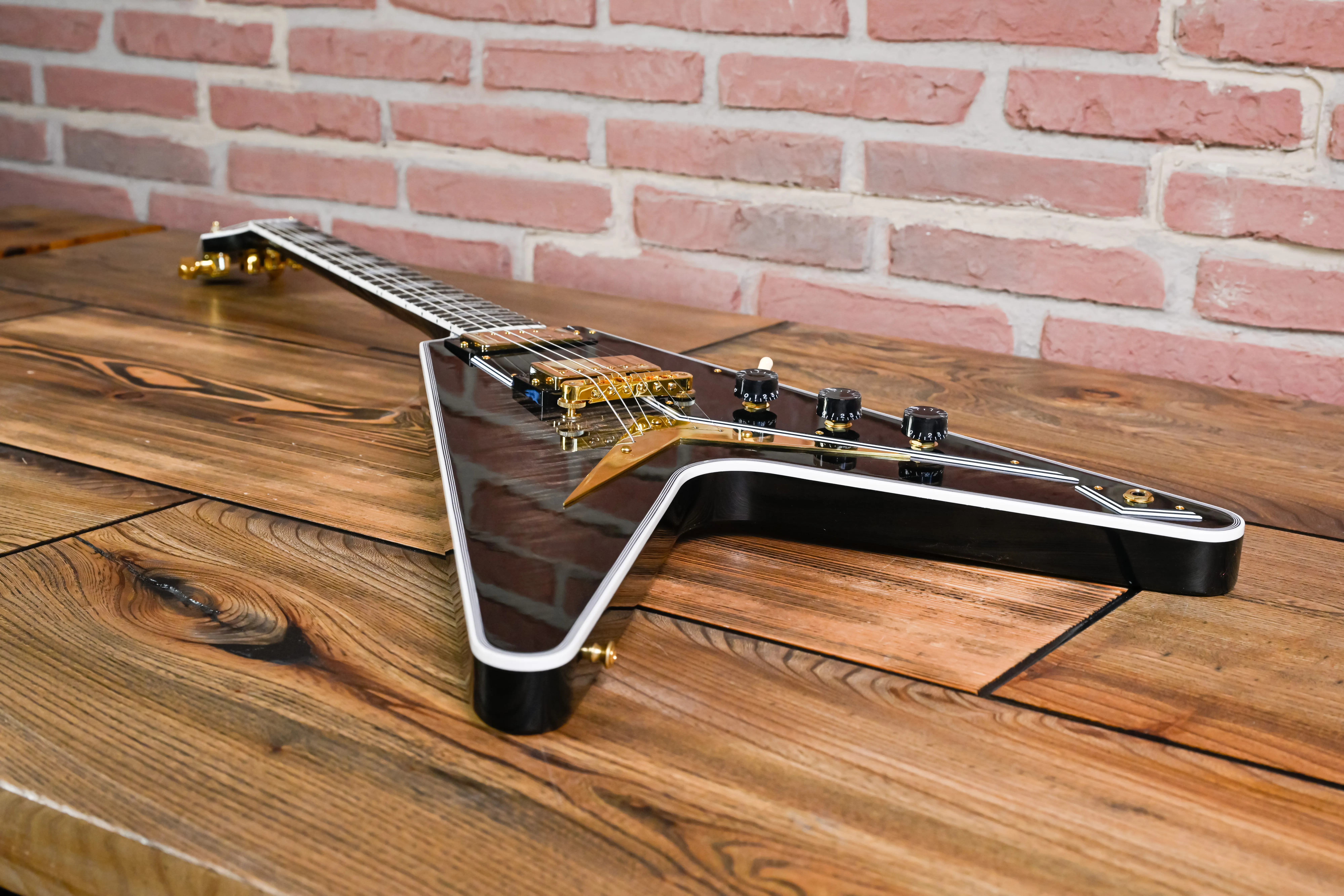 Custom Shop Flying V Figured Cobra Burst