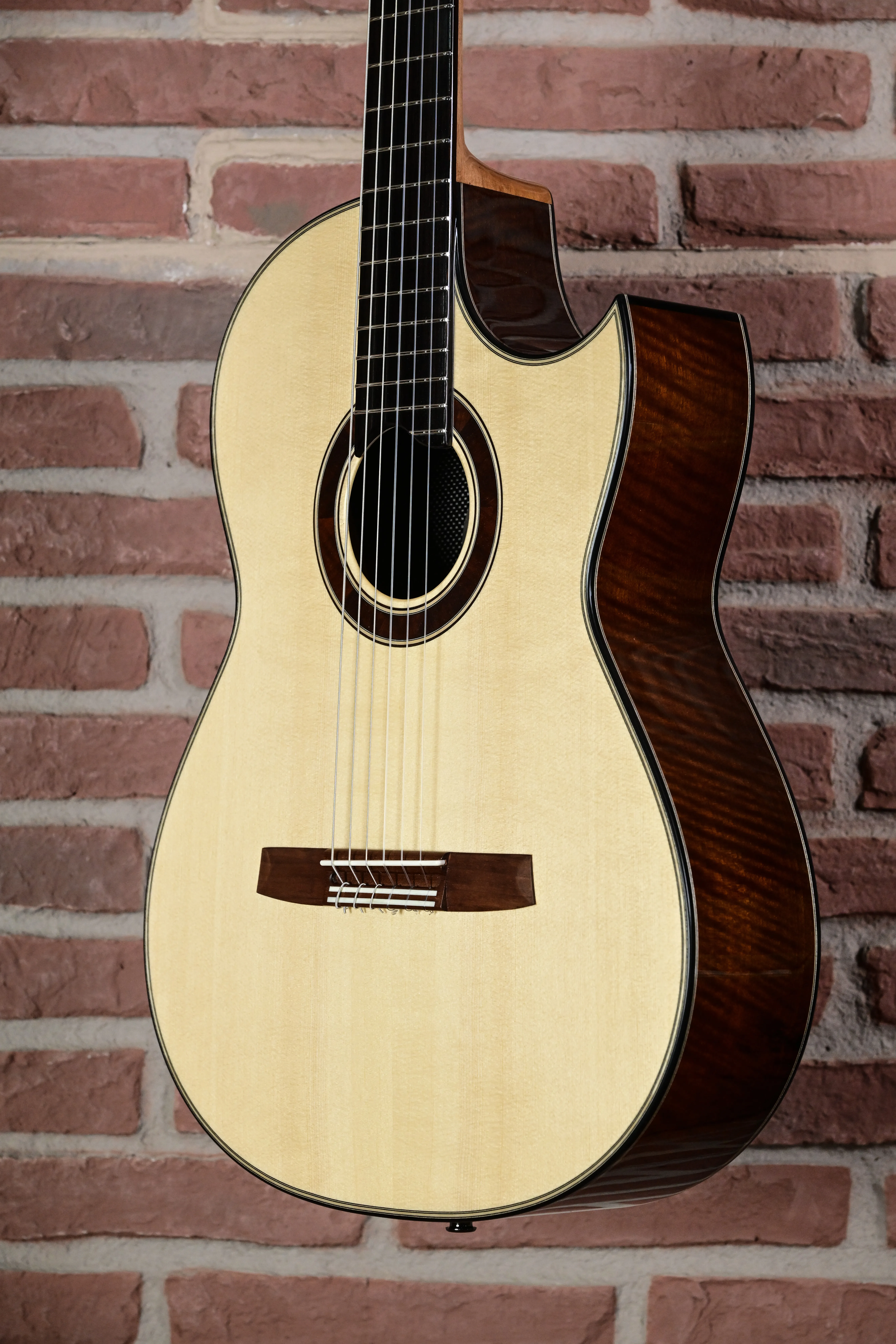 Crossover Nylonstringgitarre mit Udo Rösner Pickup