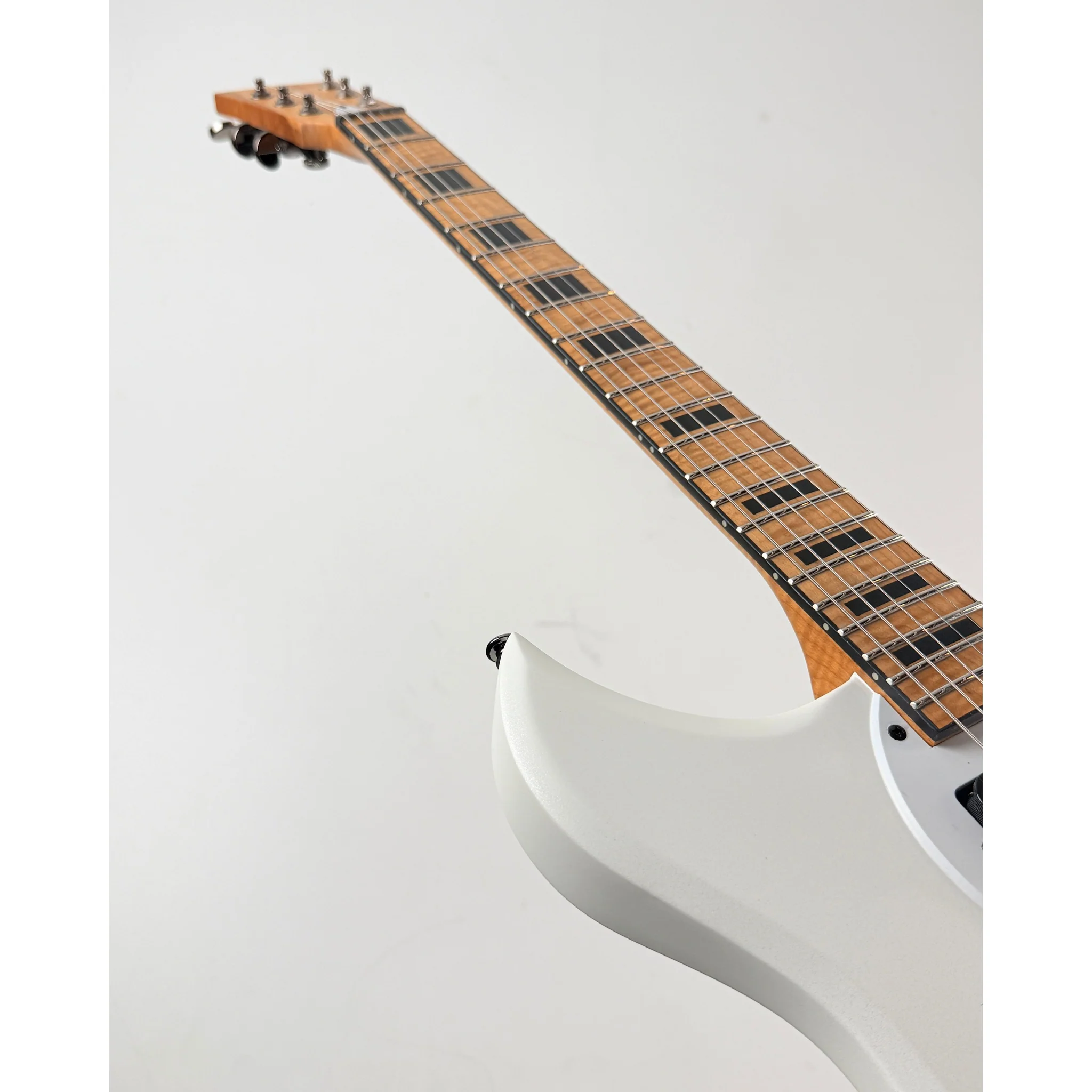 Cyclops DE - Matte Pearl White Flame Neck