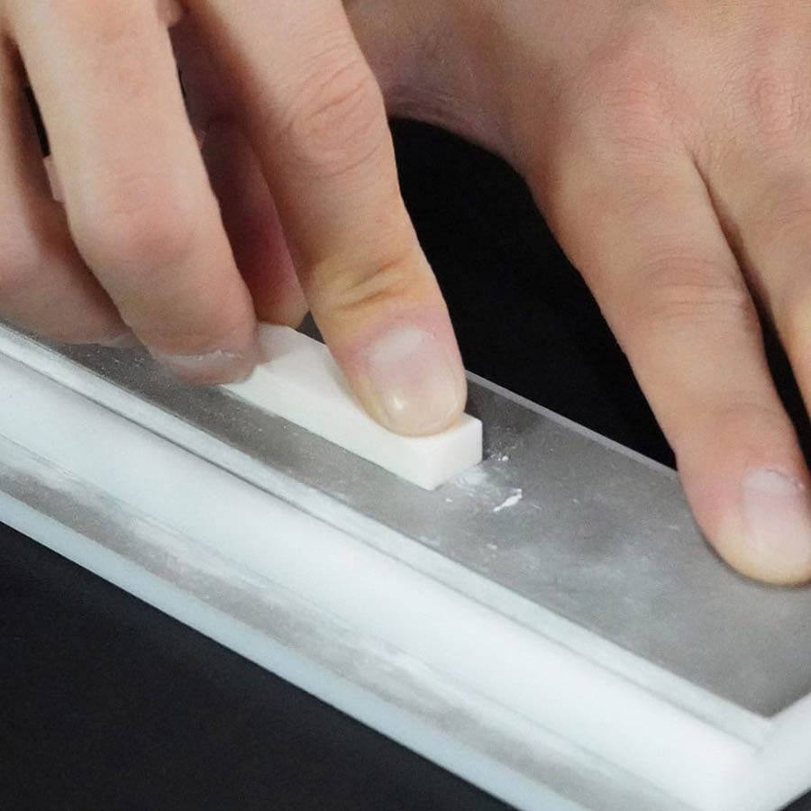 Arbeitstisch für Muttern und Sättel, Oberflächen mit Diamantkörnung 600, Gehäuse aus Polyacetal mit 