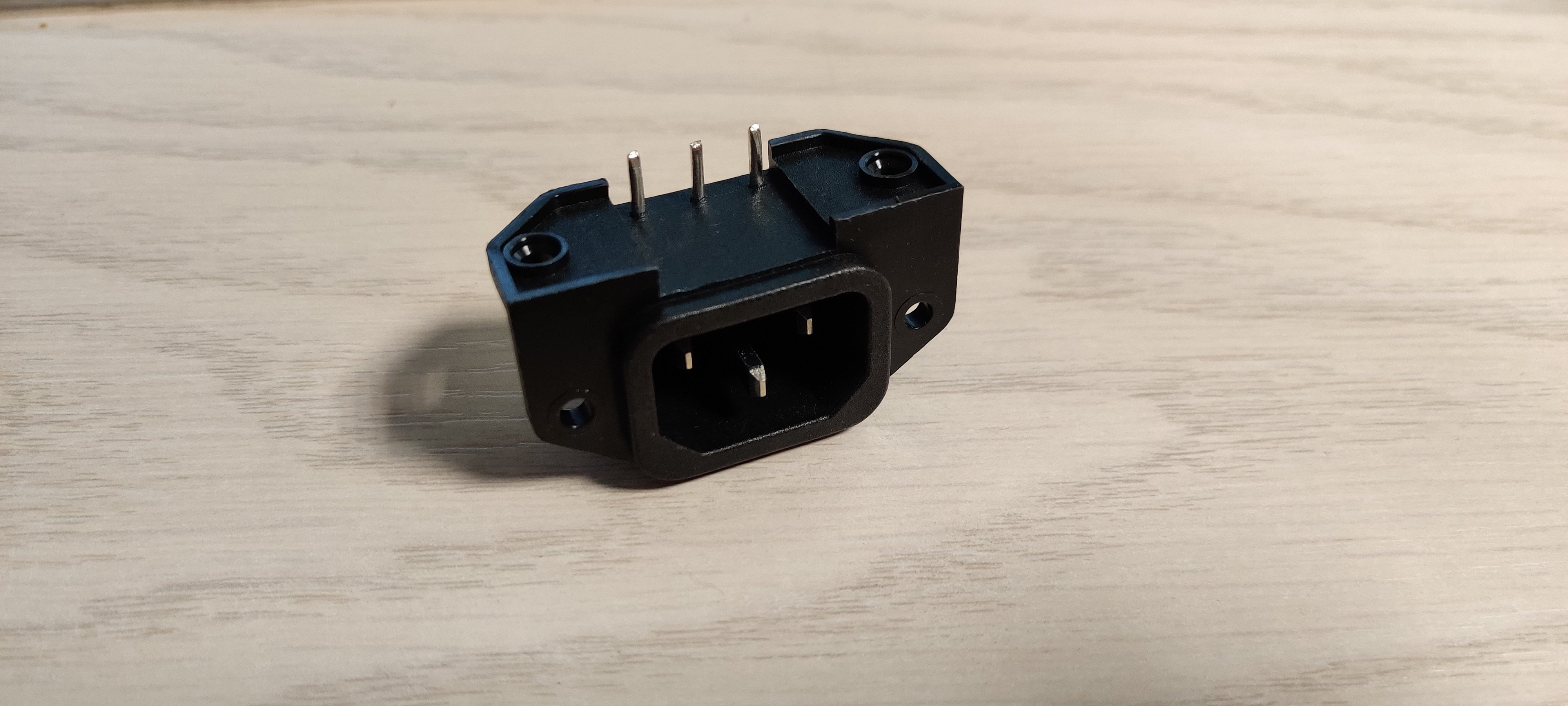 Kaltgeräte Einbaustecker 3-polig