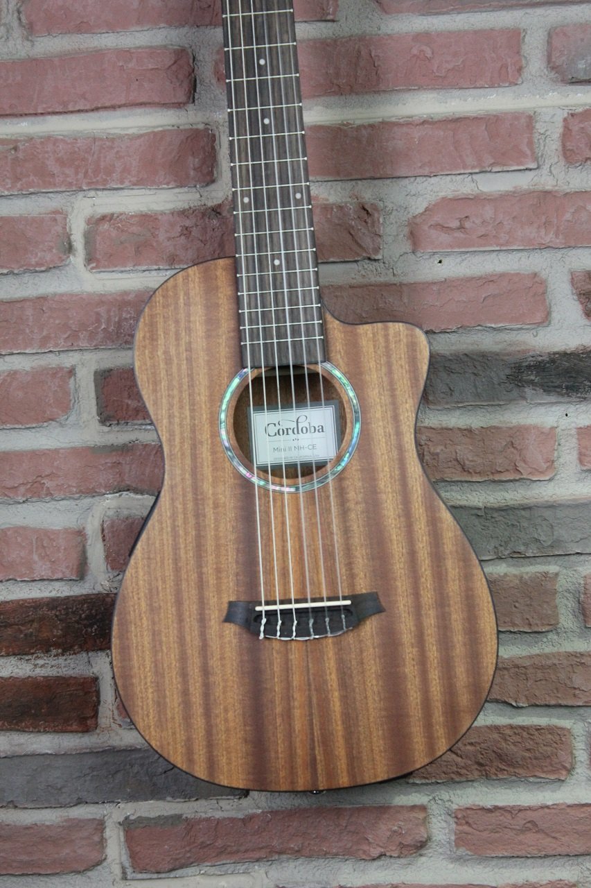 Mini II MH-CE Reisegitarre