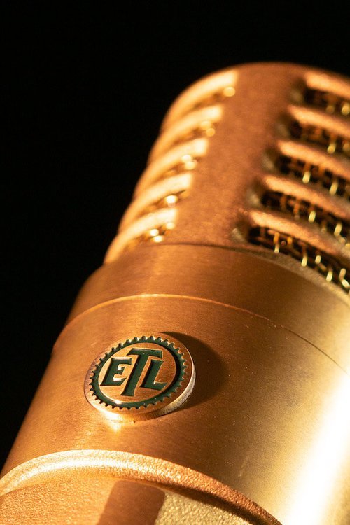 EAR Trumpet Labs Wanda mit Logo